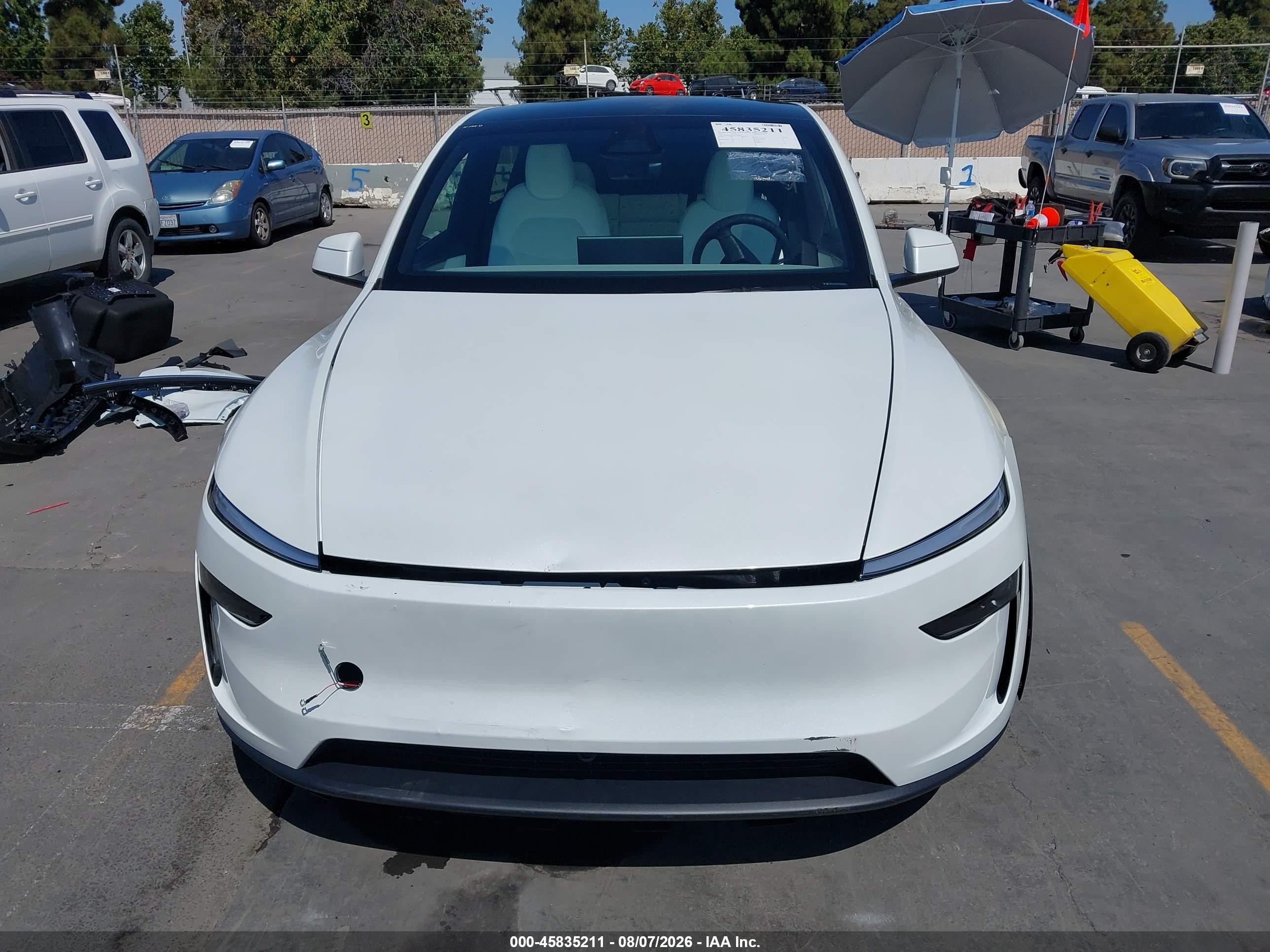 2026 Tesla Model Y Premium Rear-wheel Drive/rear-wheel Drive Белый vin: 7SAYGDED4TF632882