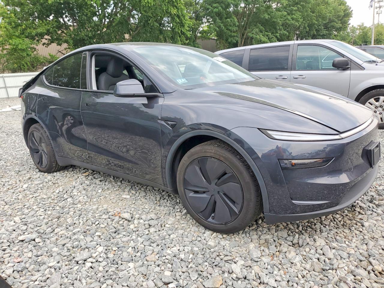2026 Tesla Model Y Серый vin: 7SAYGDED5TF376770