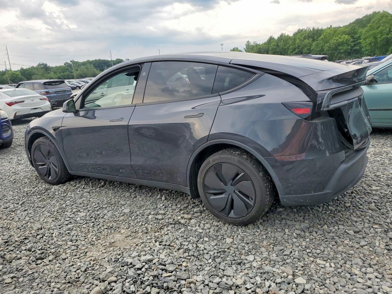 2026 Tesla Model Y Серый vin: 7SAYGDED5TF376770