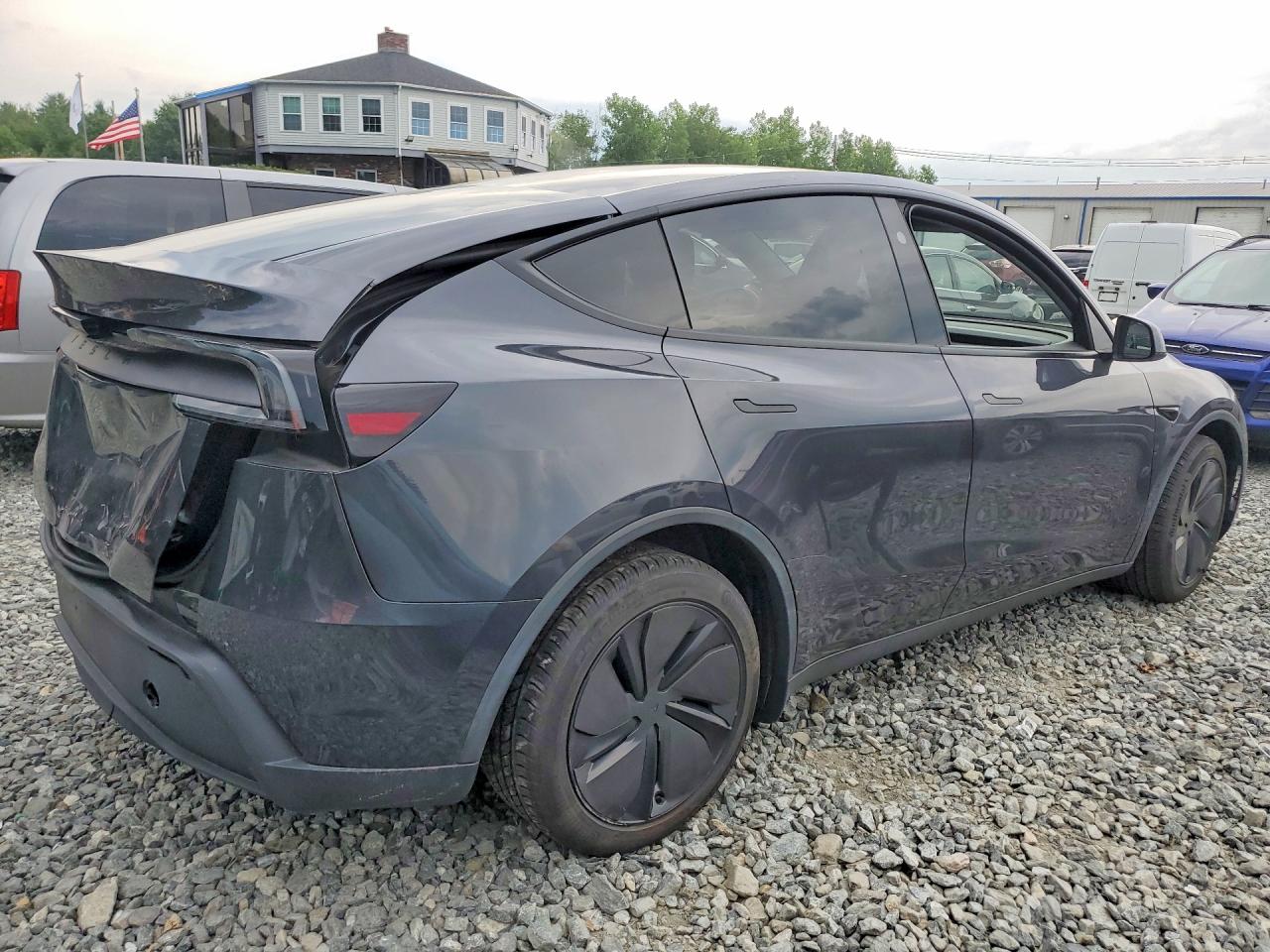2026 Tesla Model Y Серый vin: 7SAYGDED5TF376770