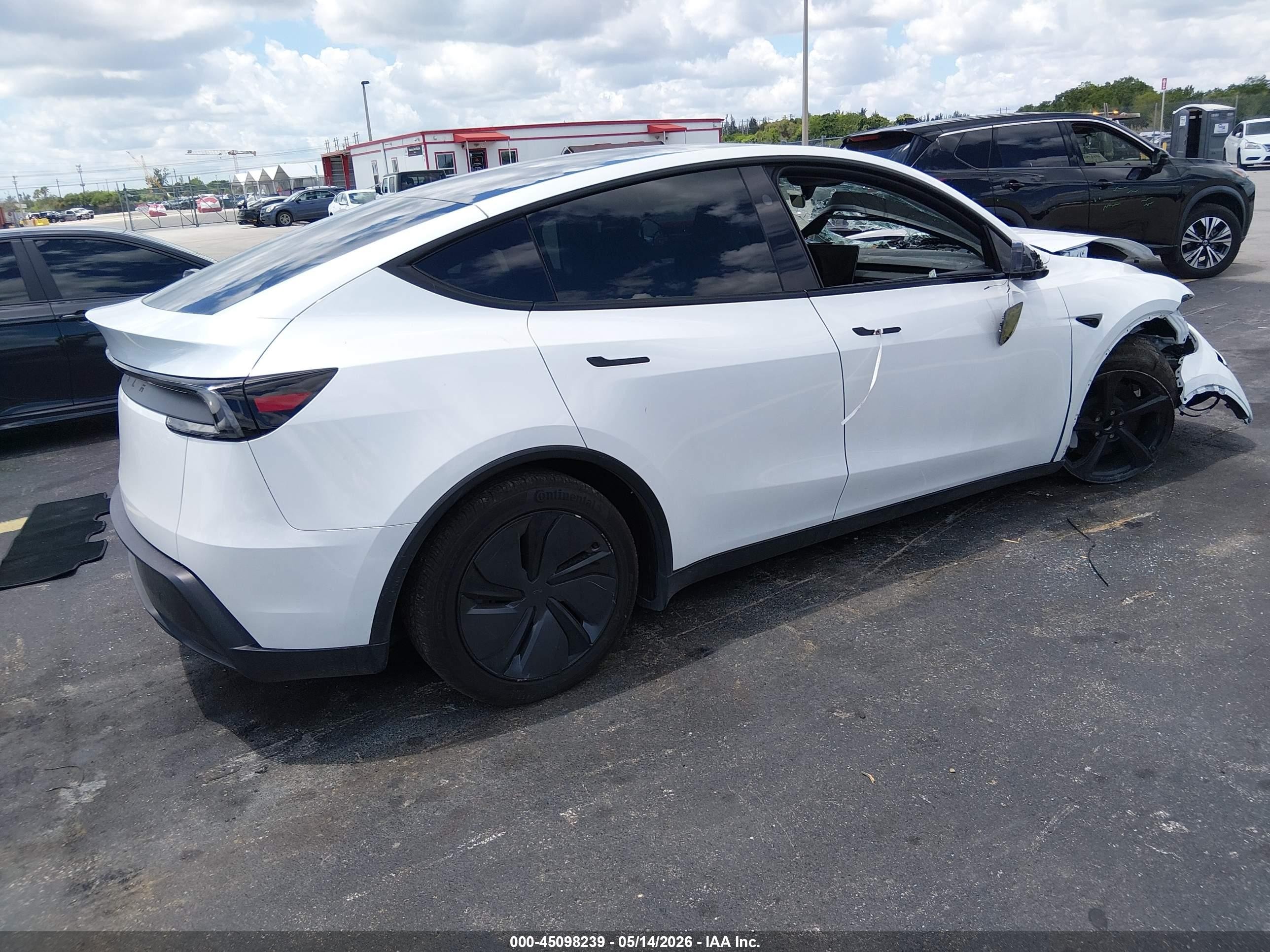 2026 Tesla Model Y Premium Rear-wheel Drive/rear-wheel Drive White vin: 7SAYGDED5TF379538
