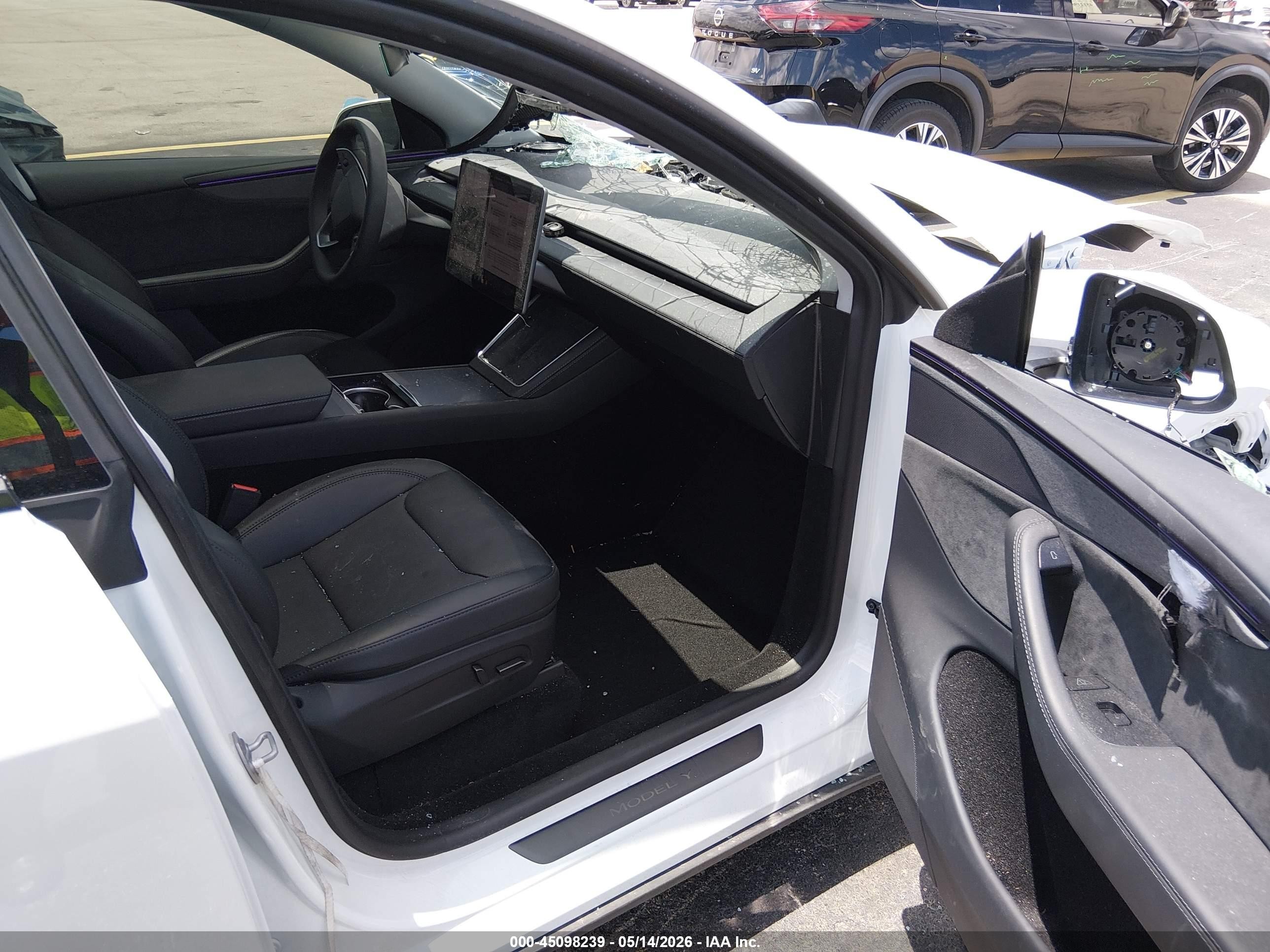 2026 Tesla Model Y Premium Rear-wheel Drive/rear-wheel Drive White vin: 7SAYGDED5TF379538