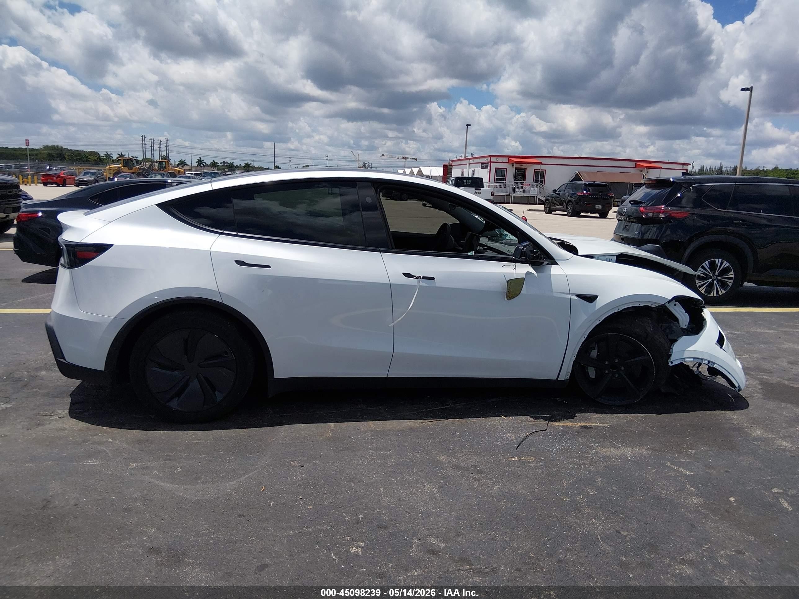 2026 Tesla Model Y Premium Rear-wheel Drive/rear-wheel Drive White vin: 7SAYGDED5TF379538