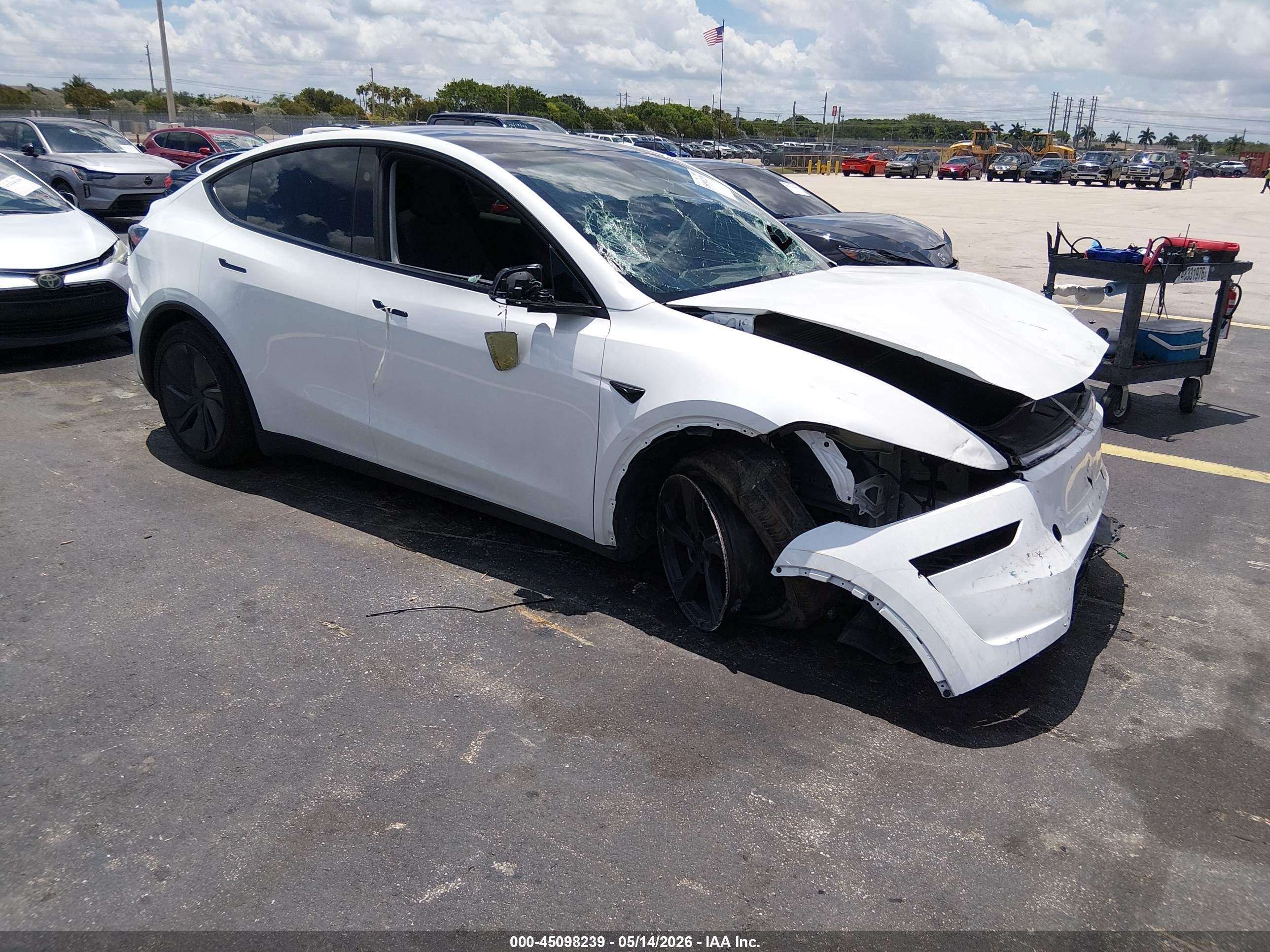 2026 Tesla Model Y Premium Rear-wheel Drive/rear-wheel Drive White vin: 7SAYGDED5TF379538