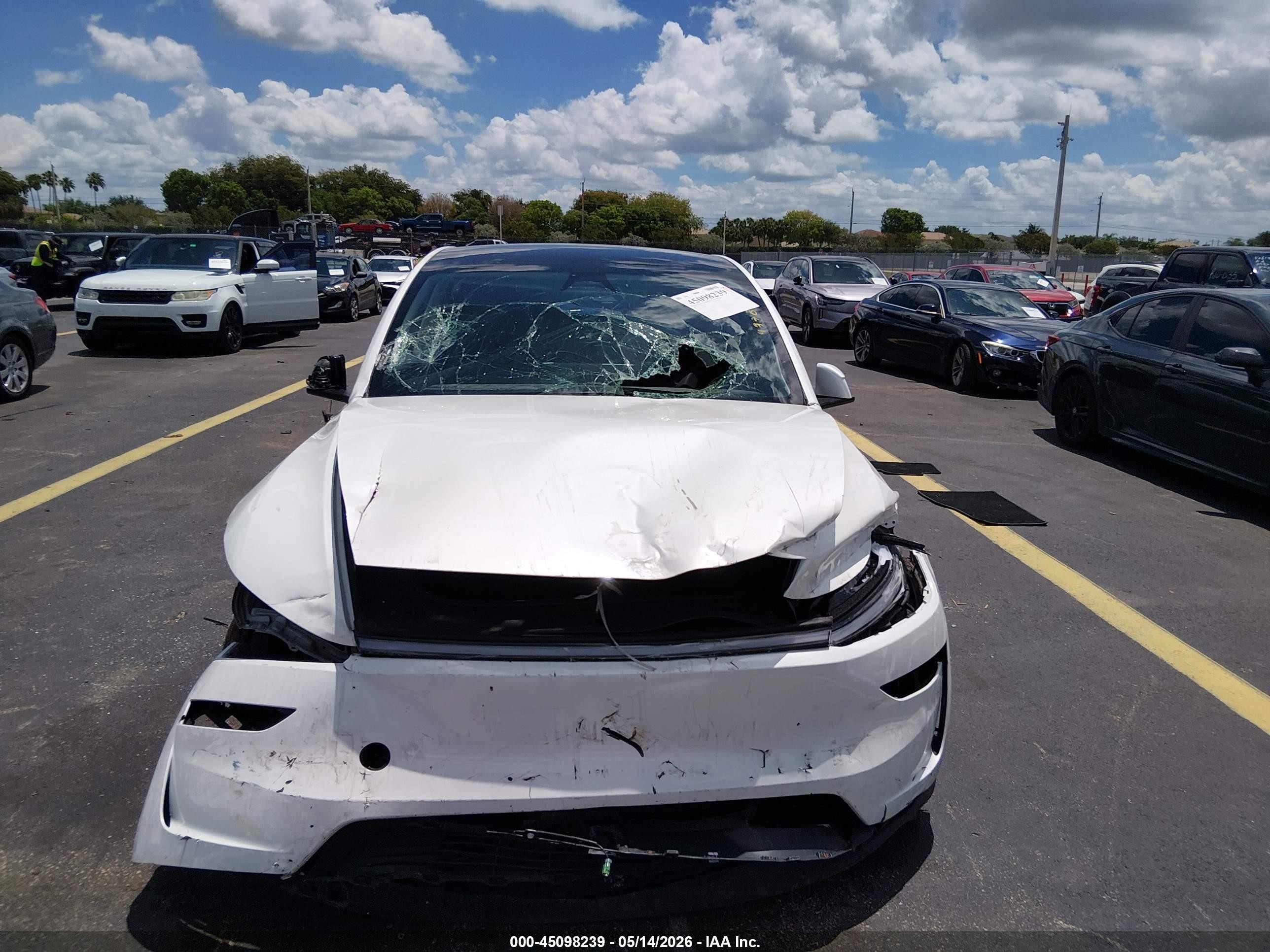 2026 Tesla Model Y Premium Rear-wheel Drive/rear-wheel Drive White vin: 7SAYGDED5TF379538