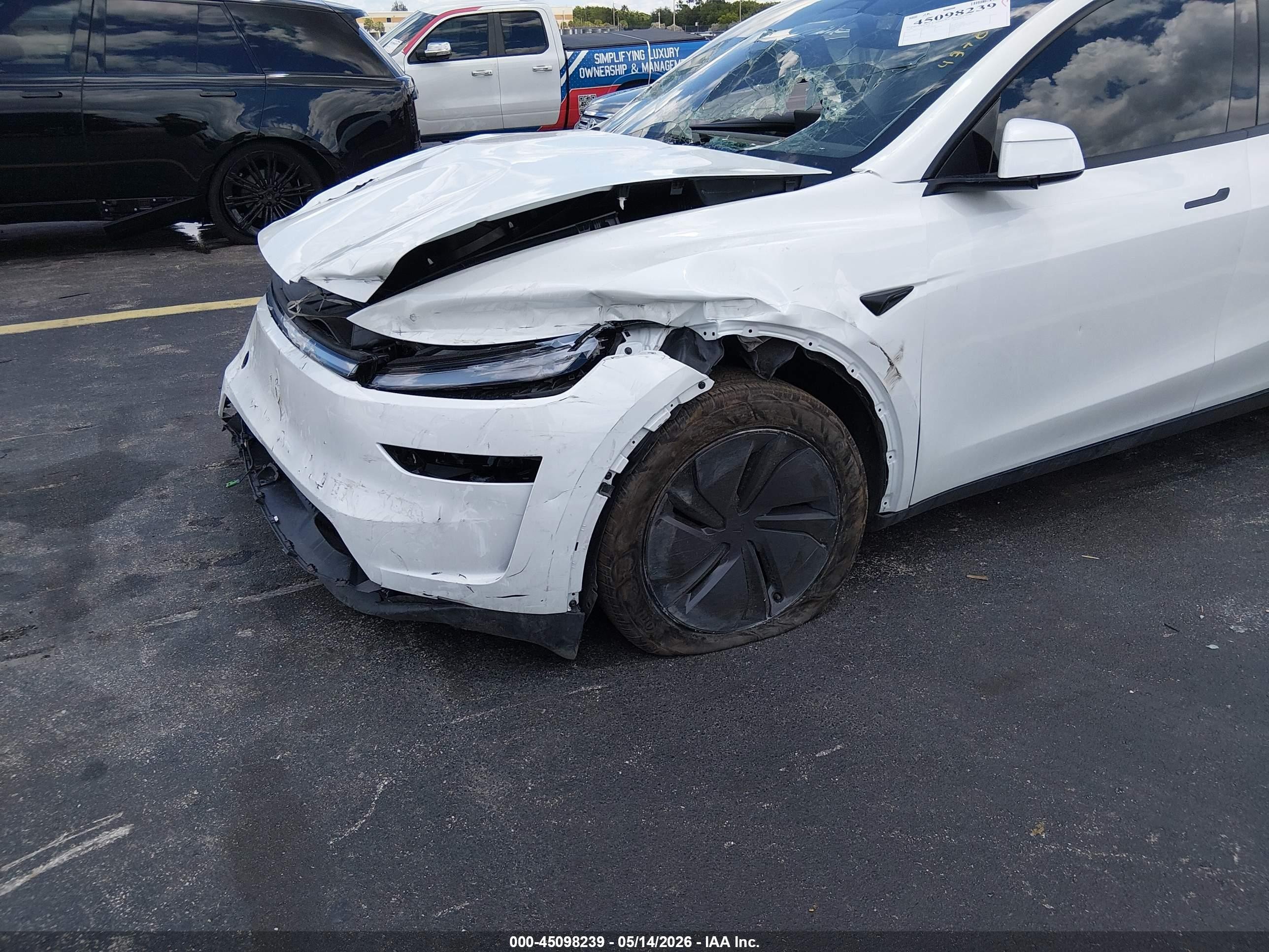 2026 Tesla Model Y Premium Rear-wheel Drive/rear-wheel Drive White vin: 7SAYGDED5TF379538