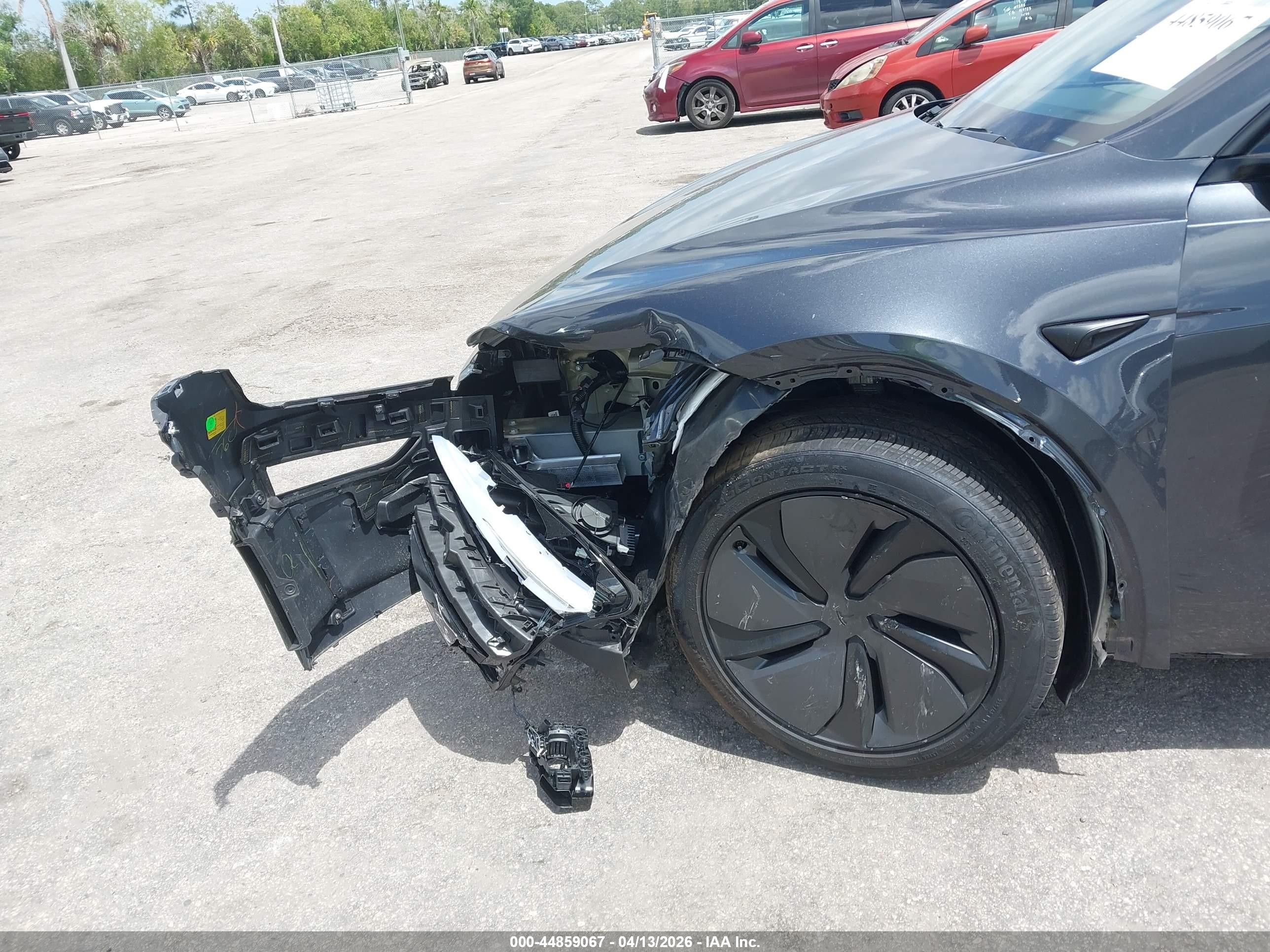 2026 Tesla Model Y Premium Rear-wheel Drive/standard Rear-wheel Drive Gray vin: 7SAYGDED5TF537943