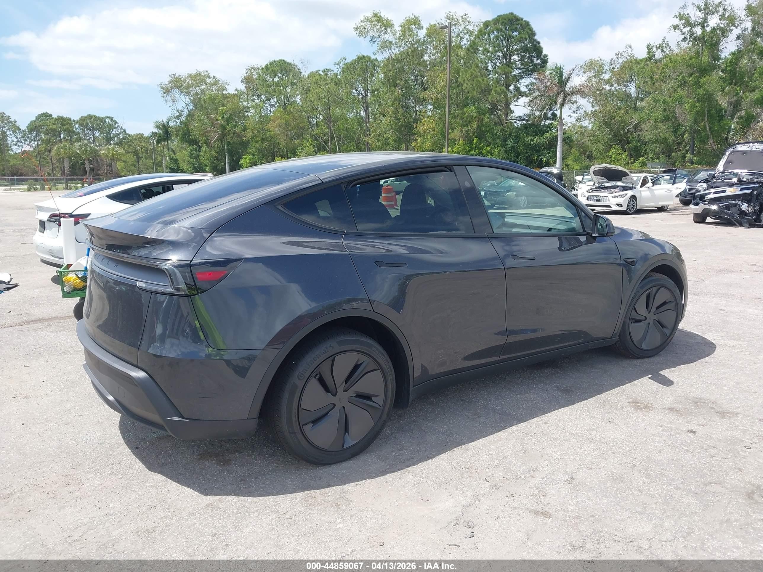 2026 Tesla Model Y Premium Rear-wheel Drive/standard Rear-wheel Drive Gray vin: 7SAYGDED5TF537943