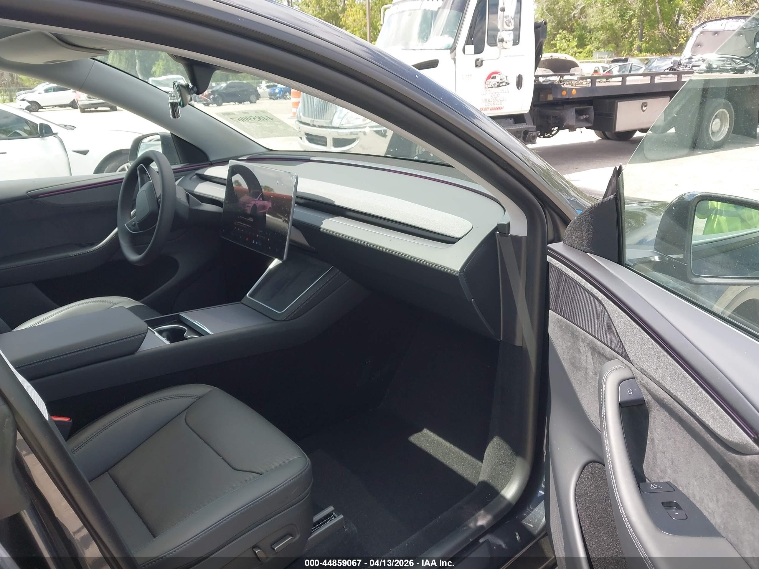 2026 Tesla Model Y Premium Rear-wheel Drive/standard Rear-wheel Drive Gray vin: 7SAYGDED5TF537943