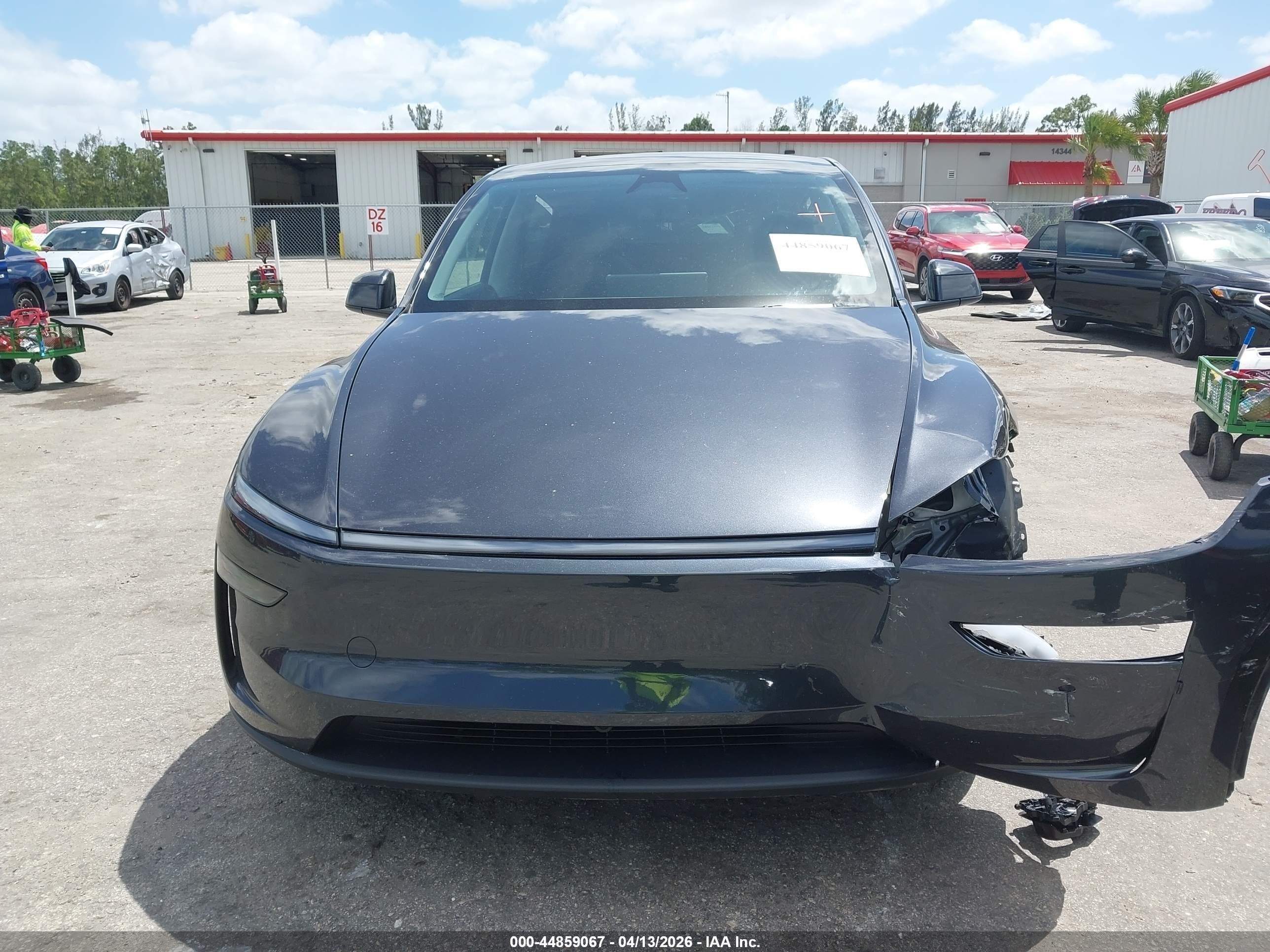 2026 Tesla Model Y Premium Rear-wheel Drive/standard Rear-wheel Drive Gray vin: 7SAYGDED5TF537943