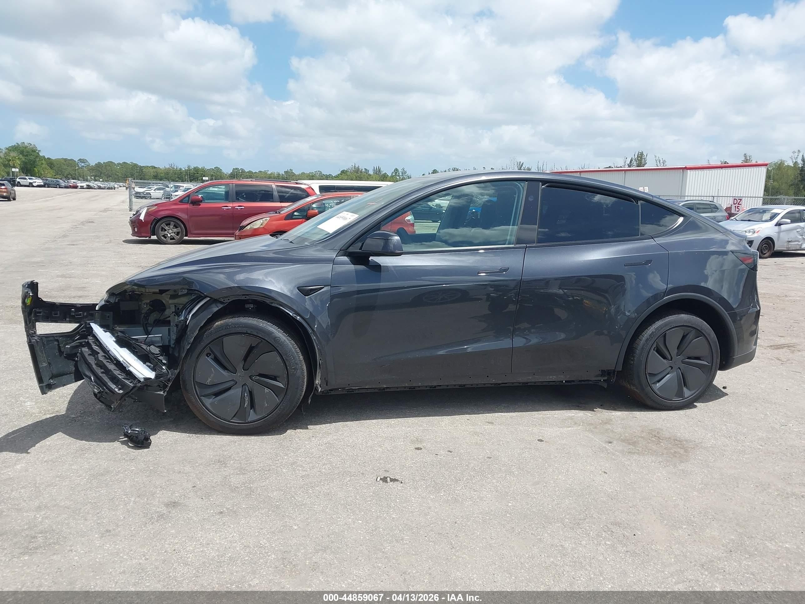 2026 Tesla Model Y Premium Rear-wheel Drive/standard Rear-wheel Drive Gray vin: 7SAYGDED5TF537943
