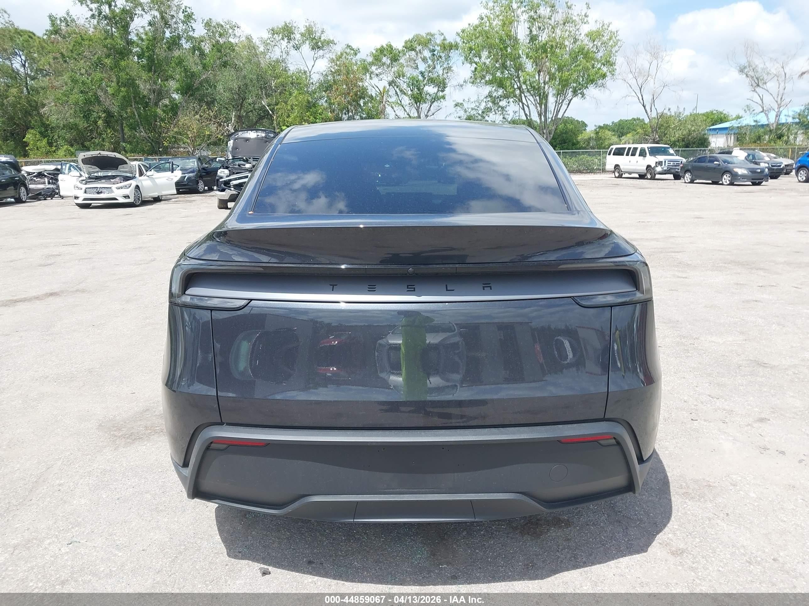 2026 Tesla Model Y Premium Rear-wheel Drive/standard Rear-wheel Drive Gray vin: 7SAYGDED5TF537943