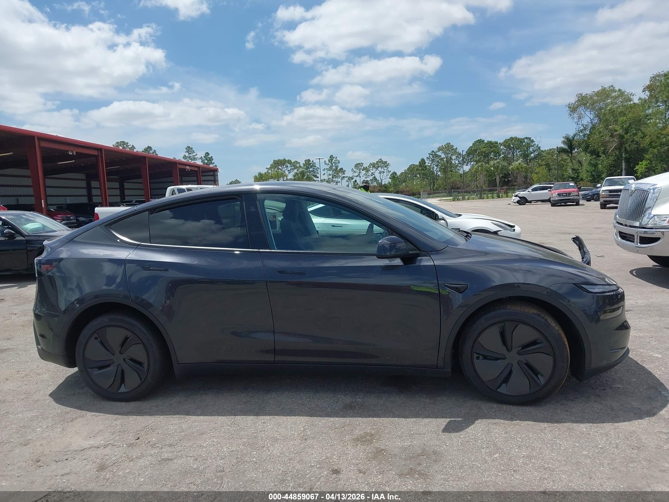 2026 Tesla Model Y Premium Rear-wheel Drive/standard Rear-wheel Drive Gray vin: 7SAYGDED5TF537943