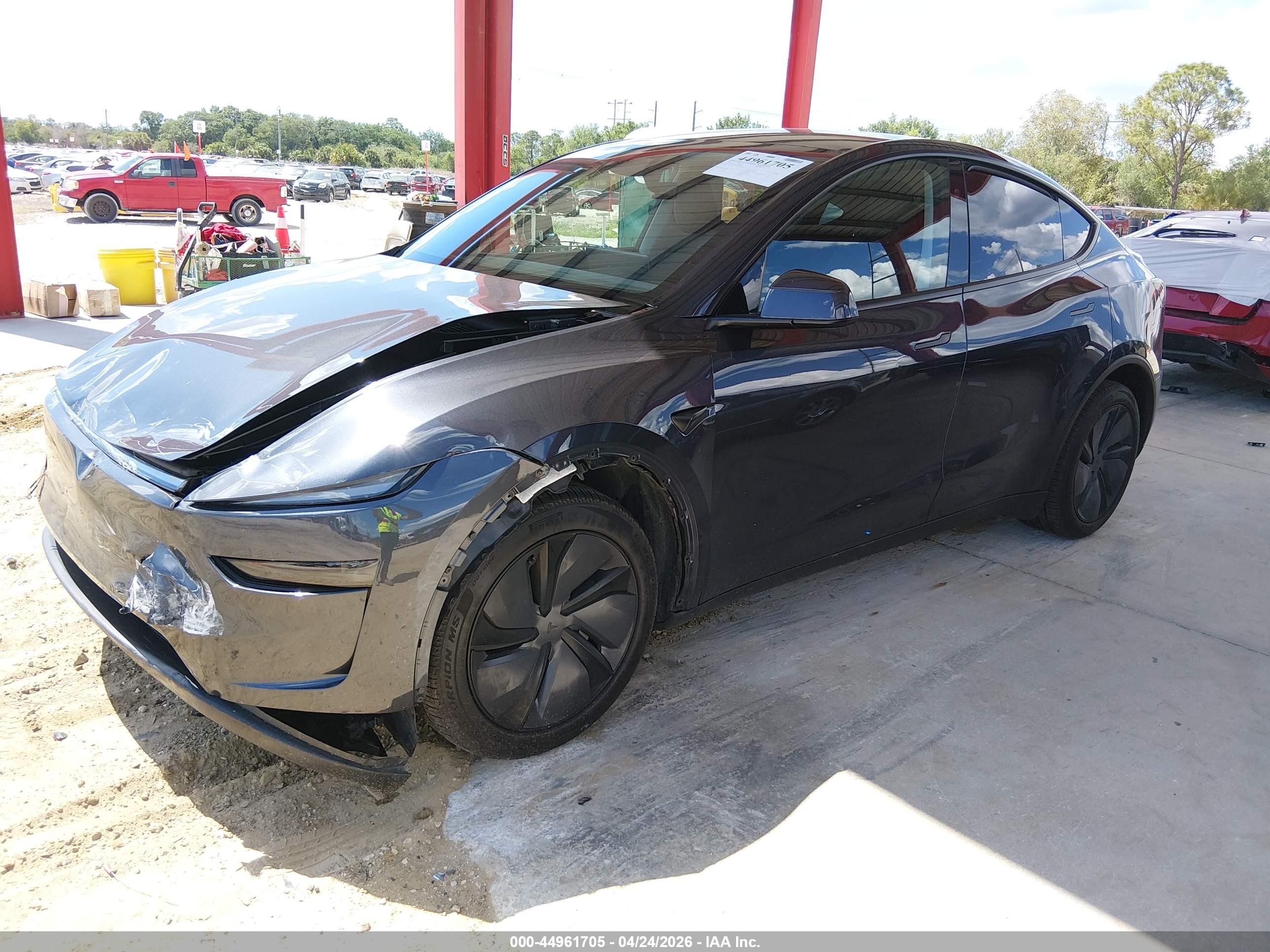2026 Tesla Model Y Premium Rear-wheel Drive/standard Rear-wheel Drive Gray vin: 7SAYGDED6TA419607