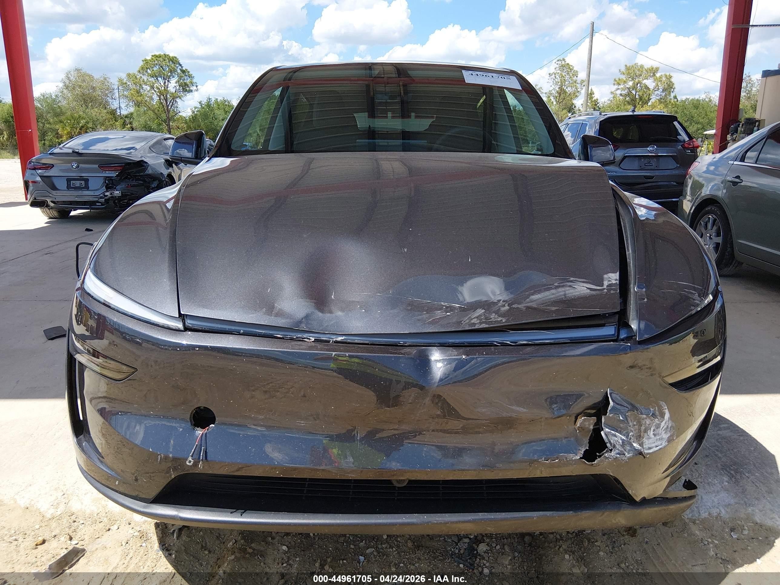 2026 Tesla Model Y Premium Rear-wheel Drive/standard Rear-wheel Drive Gray vin: 7SAYGDED6TA419607