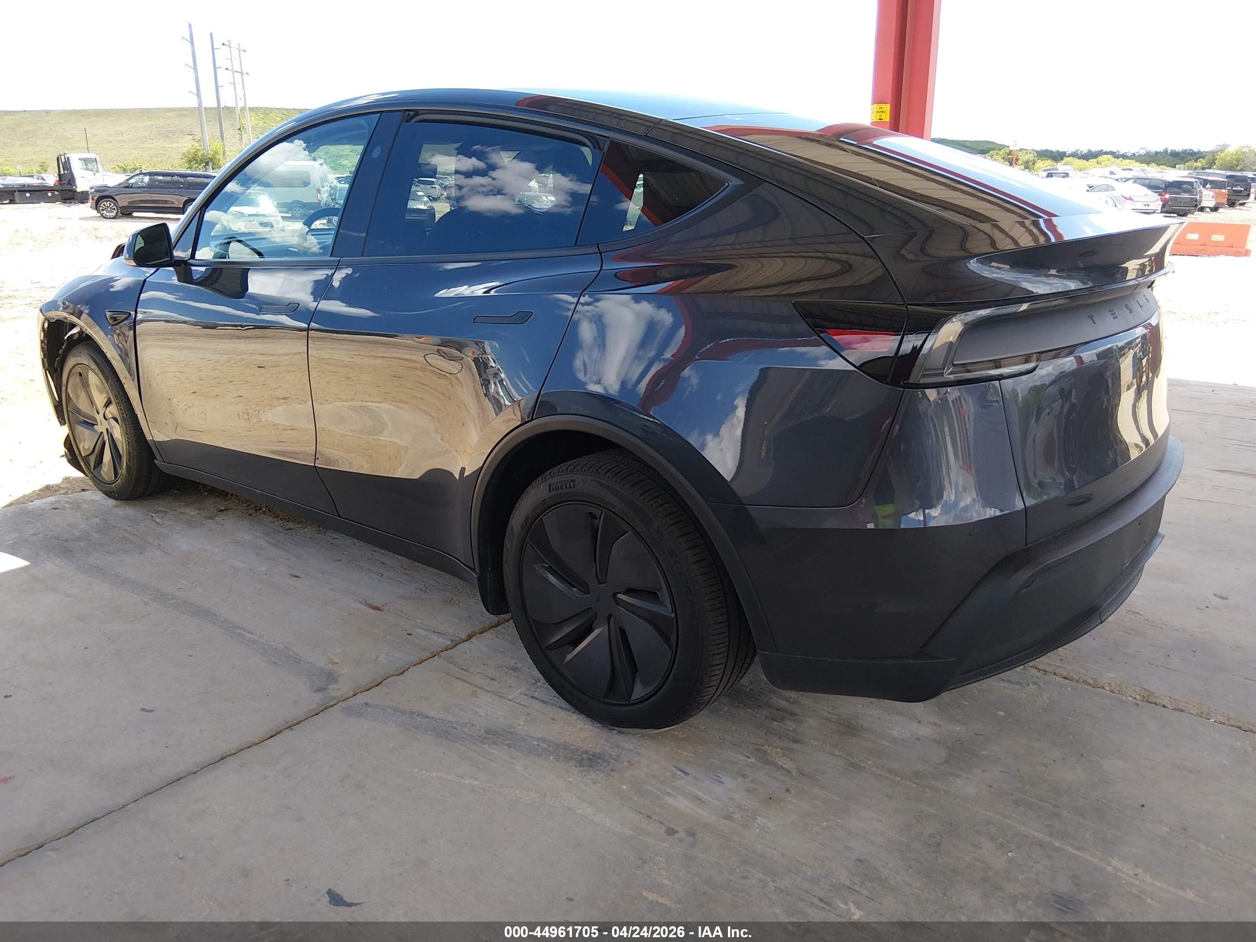 2026 Tesla Model Y Premium Rear-wheel Drive/standard Rear-wheel Drive Gray vin: 7SAYGDED6TA419607