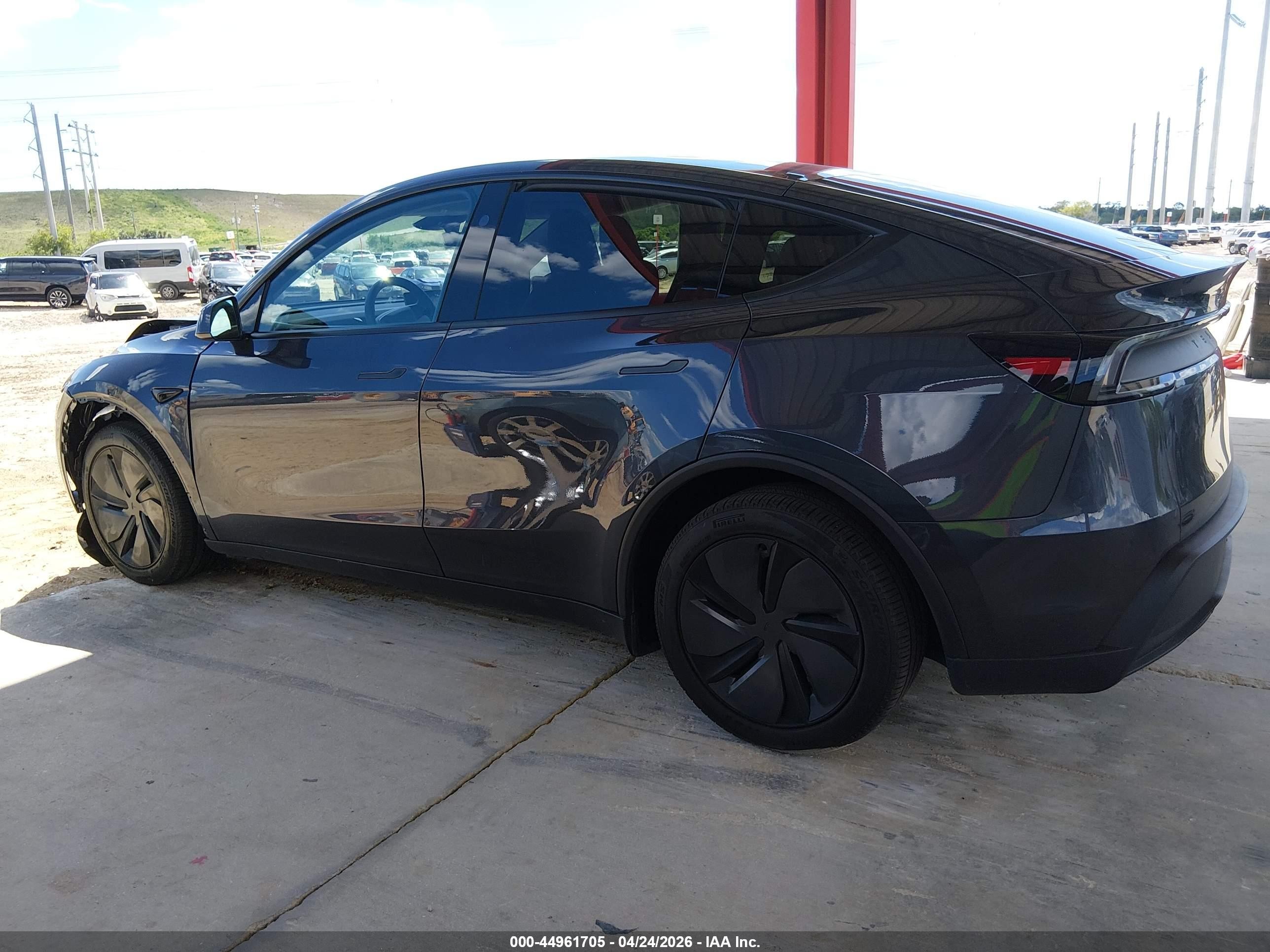 2026 Tesla Model Y Premium Rear-wheel Drive/standard Rear-wheel Drive Gray vin: 7SAYGDED6TA419607