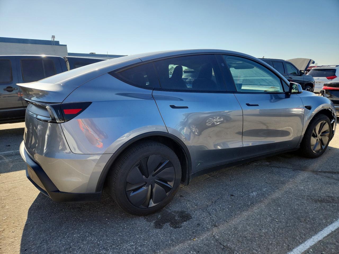 2026 Tesla Model Y Silver vin: 7SAYGDED6TA430588