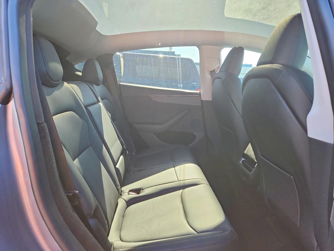 2026 Tesla Model Y Silver vin: 7SAYGDED6TA430588