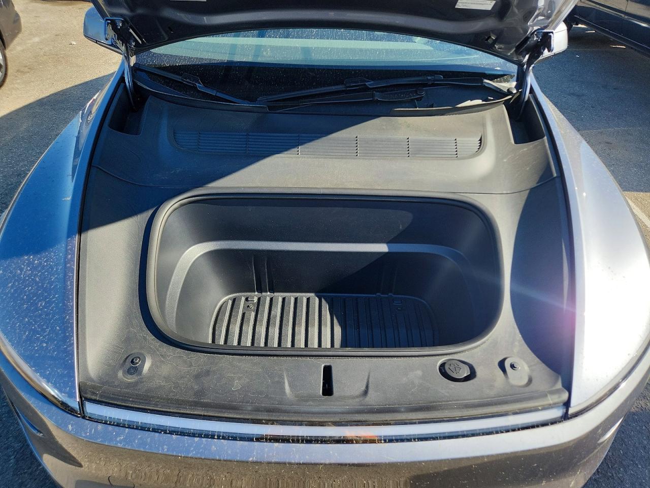 2026 Tesla Model Y Silver vin: 7SAYGDED6TA430588