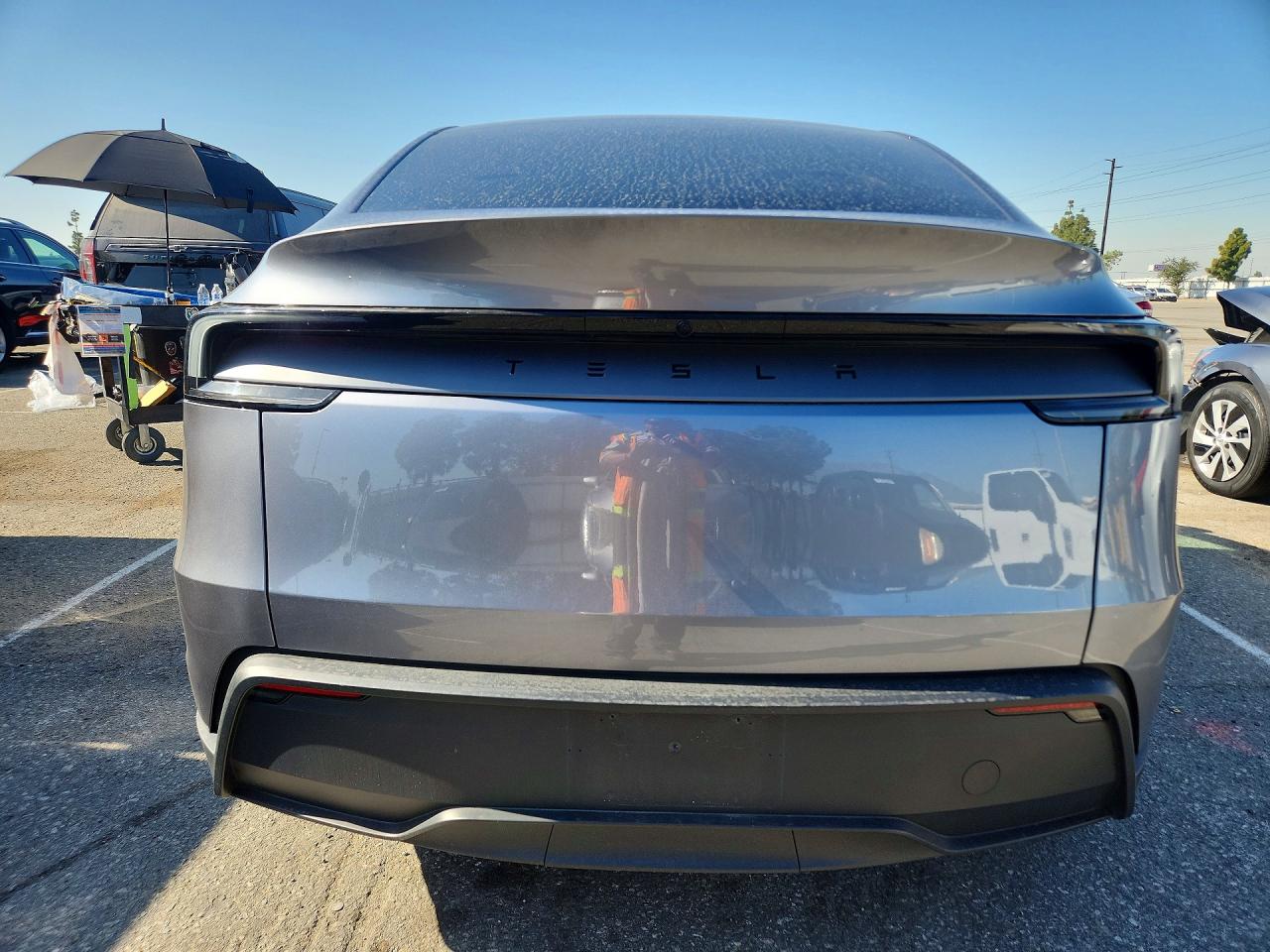 2026 Tesla Model Y Silver vin: 7SAYGDED6TA430588