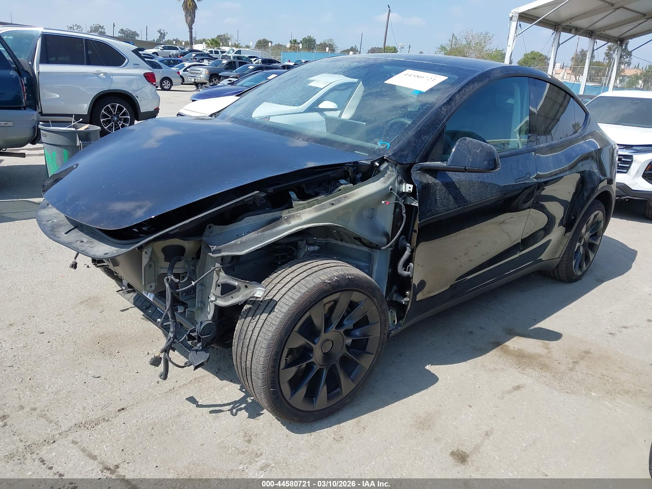 2024 Tesla Model Y Long Range Single Motor Rear-wheel Drive/rwd Black vin: 7SAYGDED7RF094946