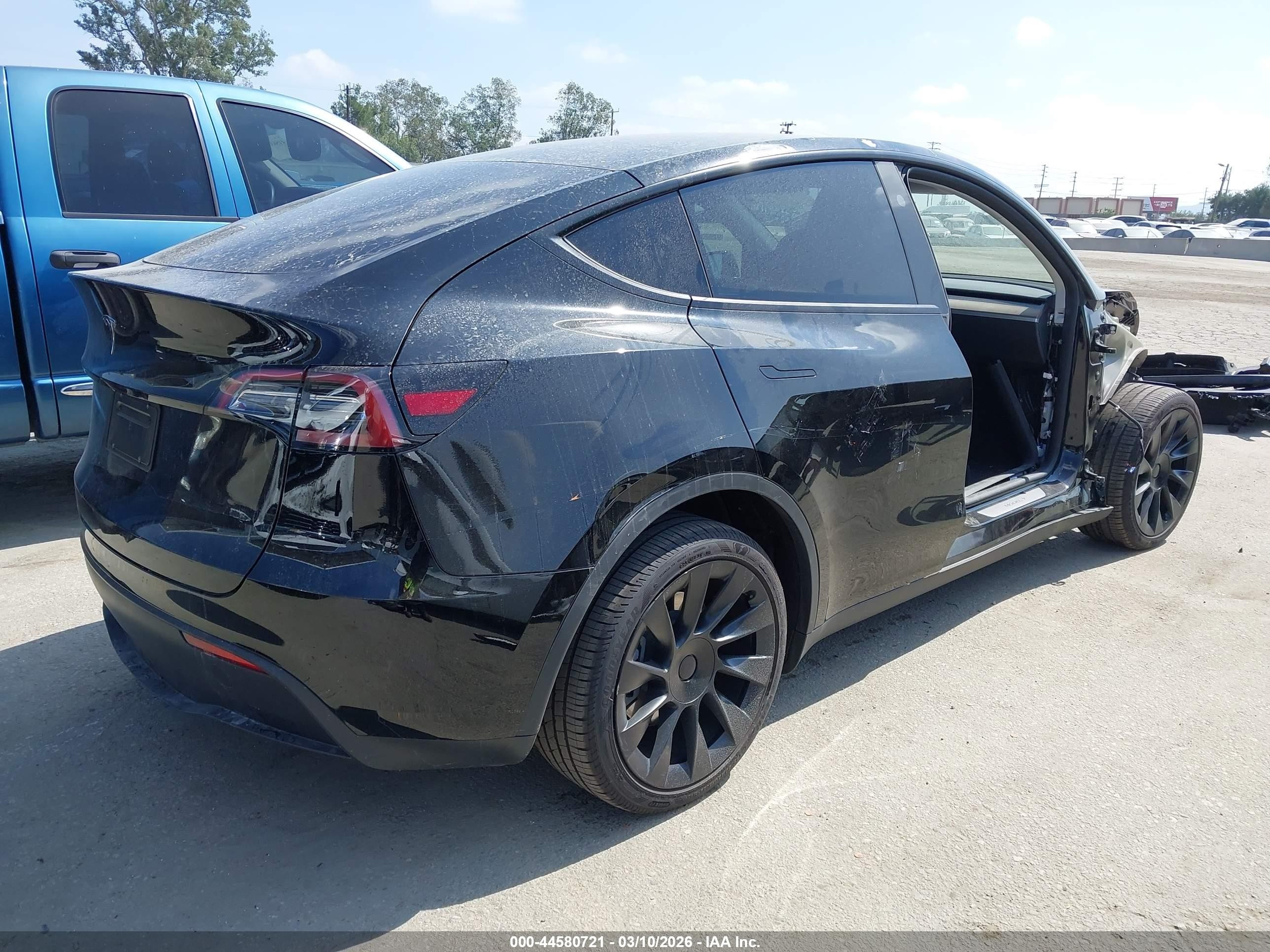 2024 Tesla Model Y Long Range Single Motor Rear-wheel Drive/rwd Black vin: 7SAYGDED7RF094946