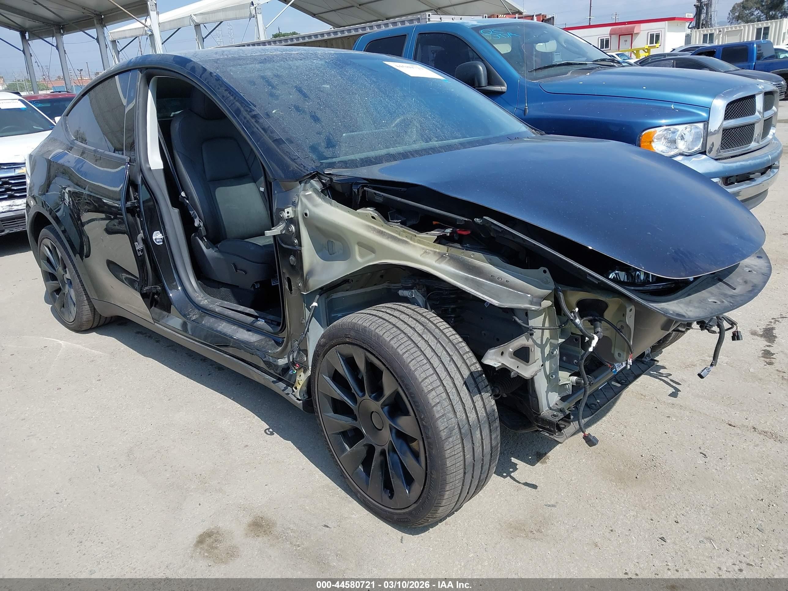 2024 Tesla Model Y Long Range Single Motor Rear-wheel Drive/rwd Black vin: 7SAYGDED7RF094946