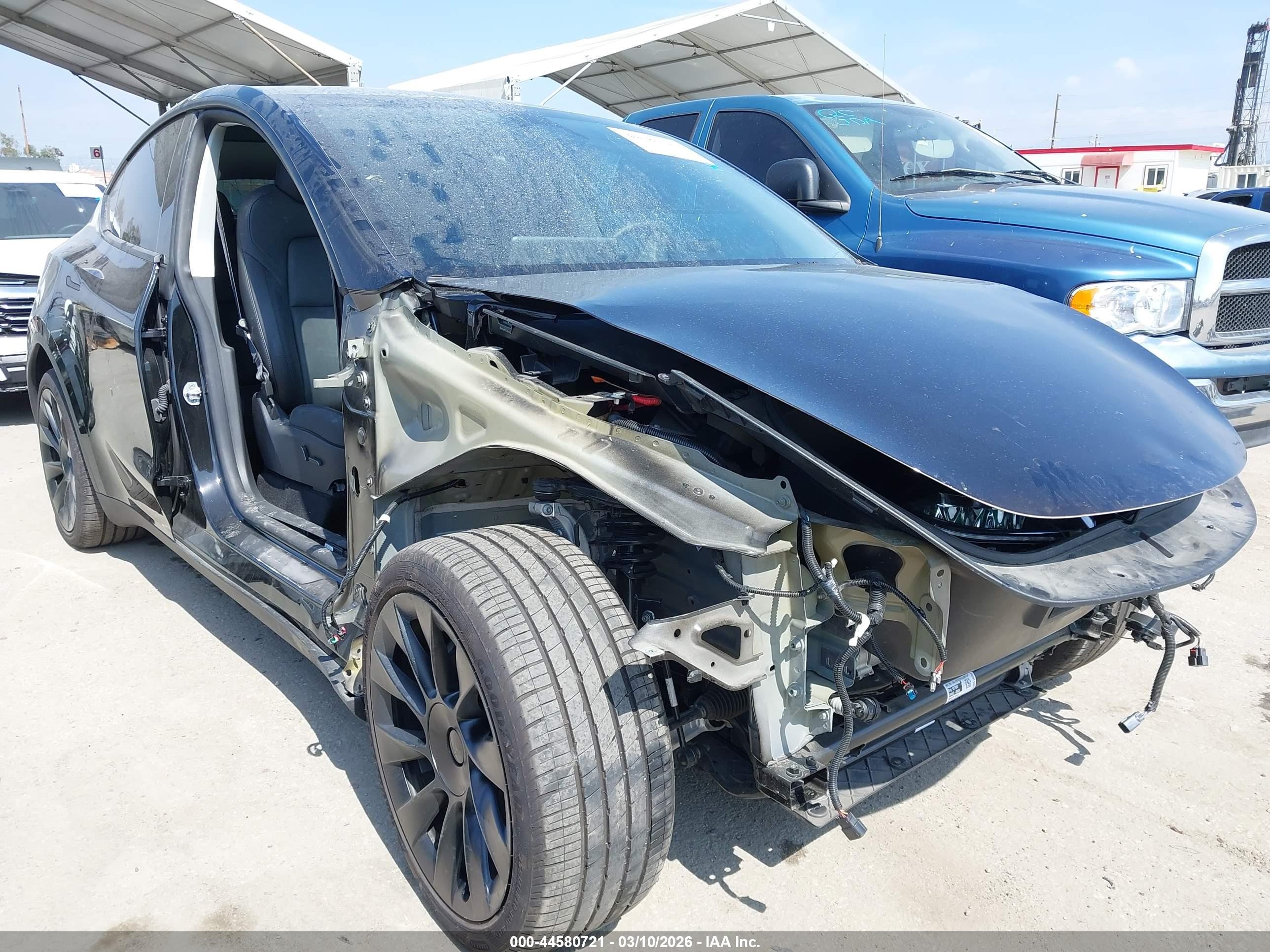2024 Tesla Model Y Long Range Single Motor Rear-wheel Drive/rwd Black vin: 7SAYGDED7RF094946