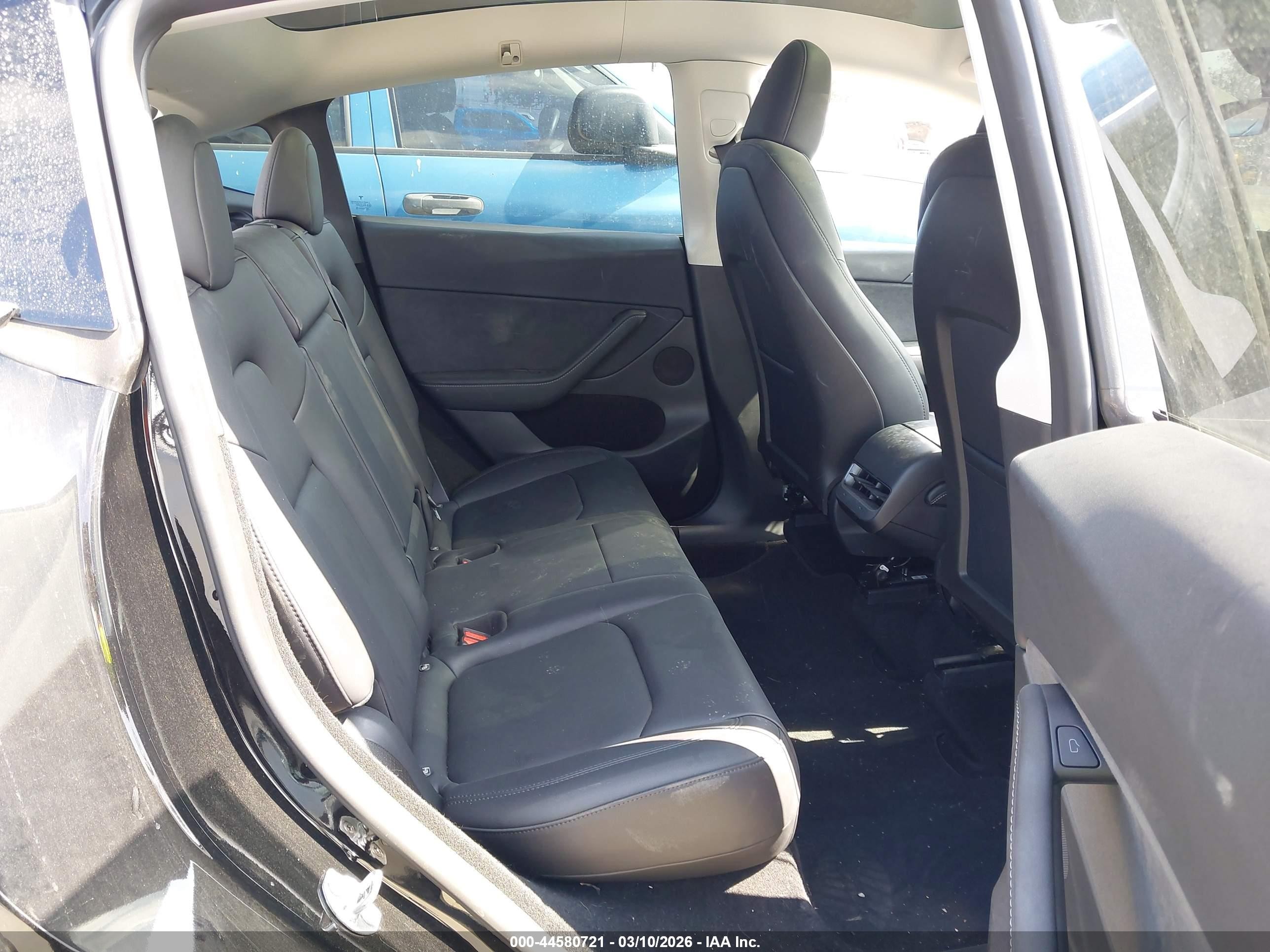 2024 Tesla Model Y Long Range Single Motor Rear-wheel Drive/rwd Black vin: 7SAYGDED7RF094946