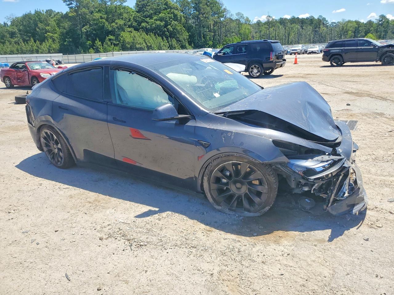 2025 Tesla Model Y Gray vin: 7SAYGDED7SA372568
