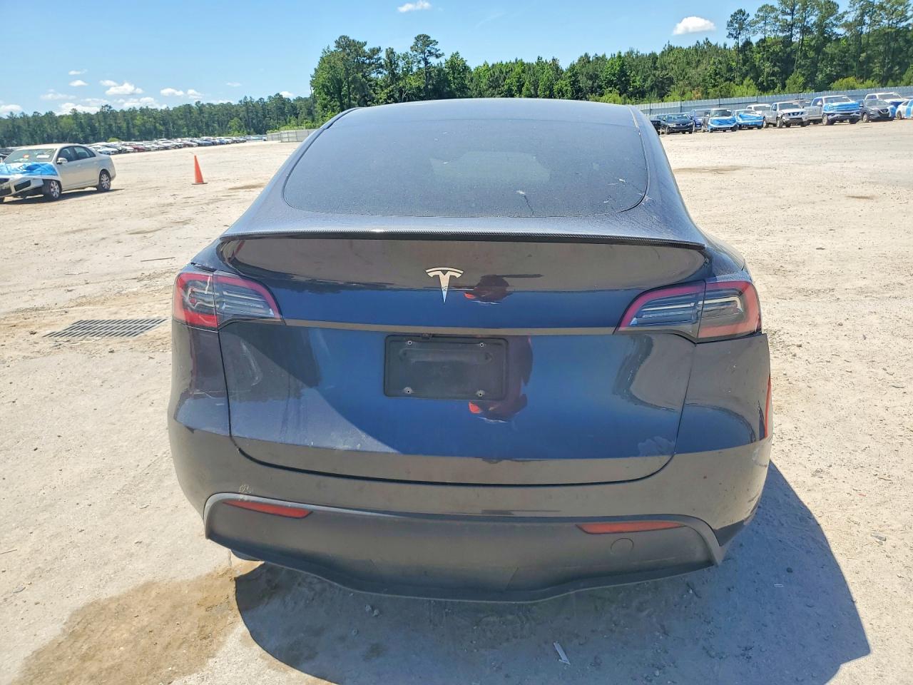 2025 Tesla Model Y Gray vin: 7SAYGDED7SA372568