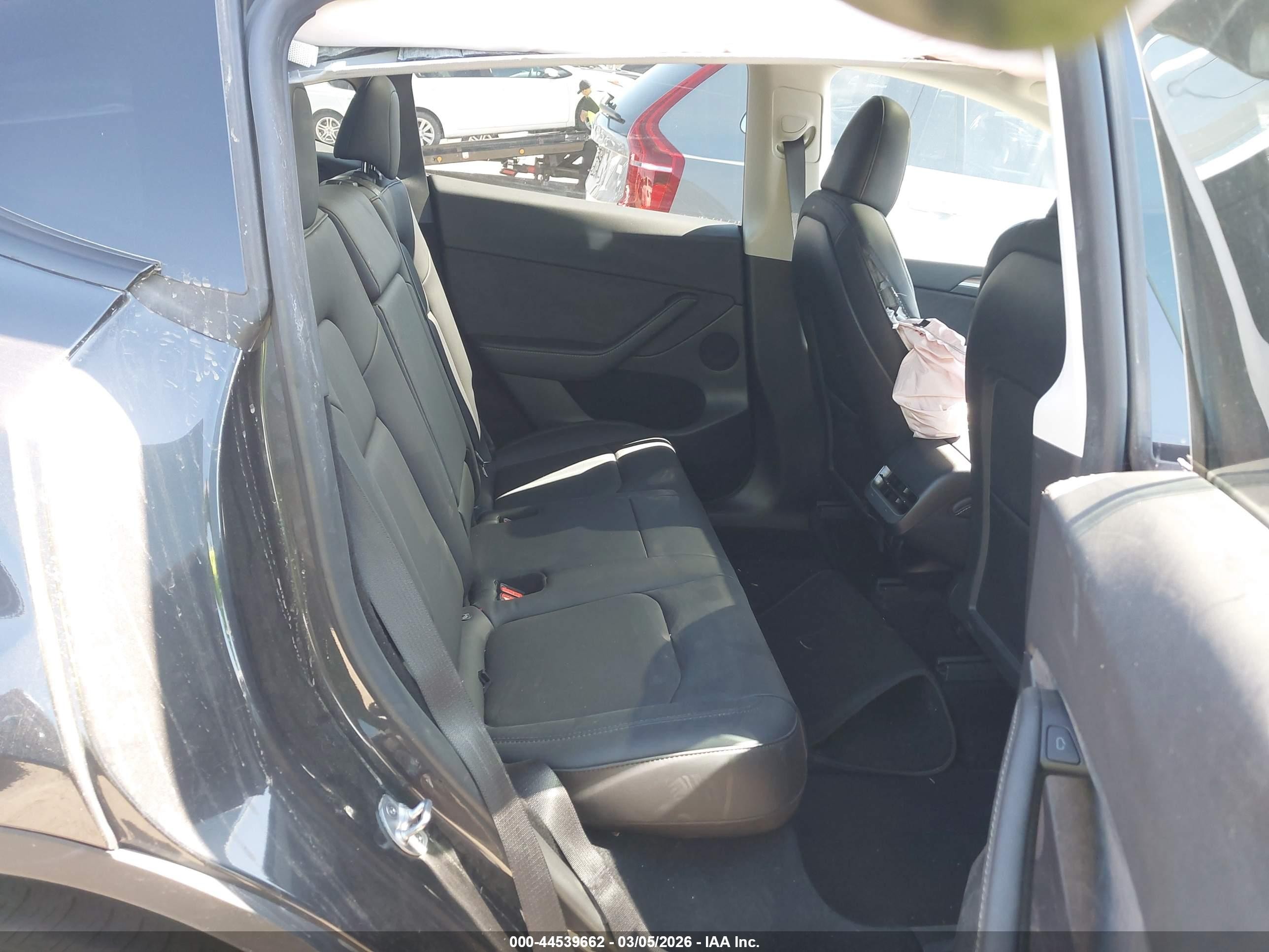 2024 Tesla Model Y Long Range Single Motor Rear-wheel Drive/rwd Gray vin: 7SAYGDED8RF011248