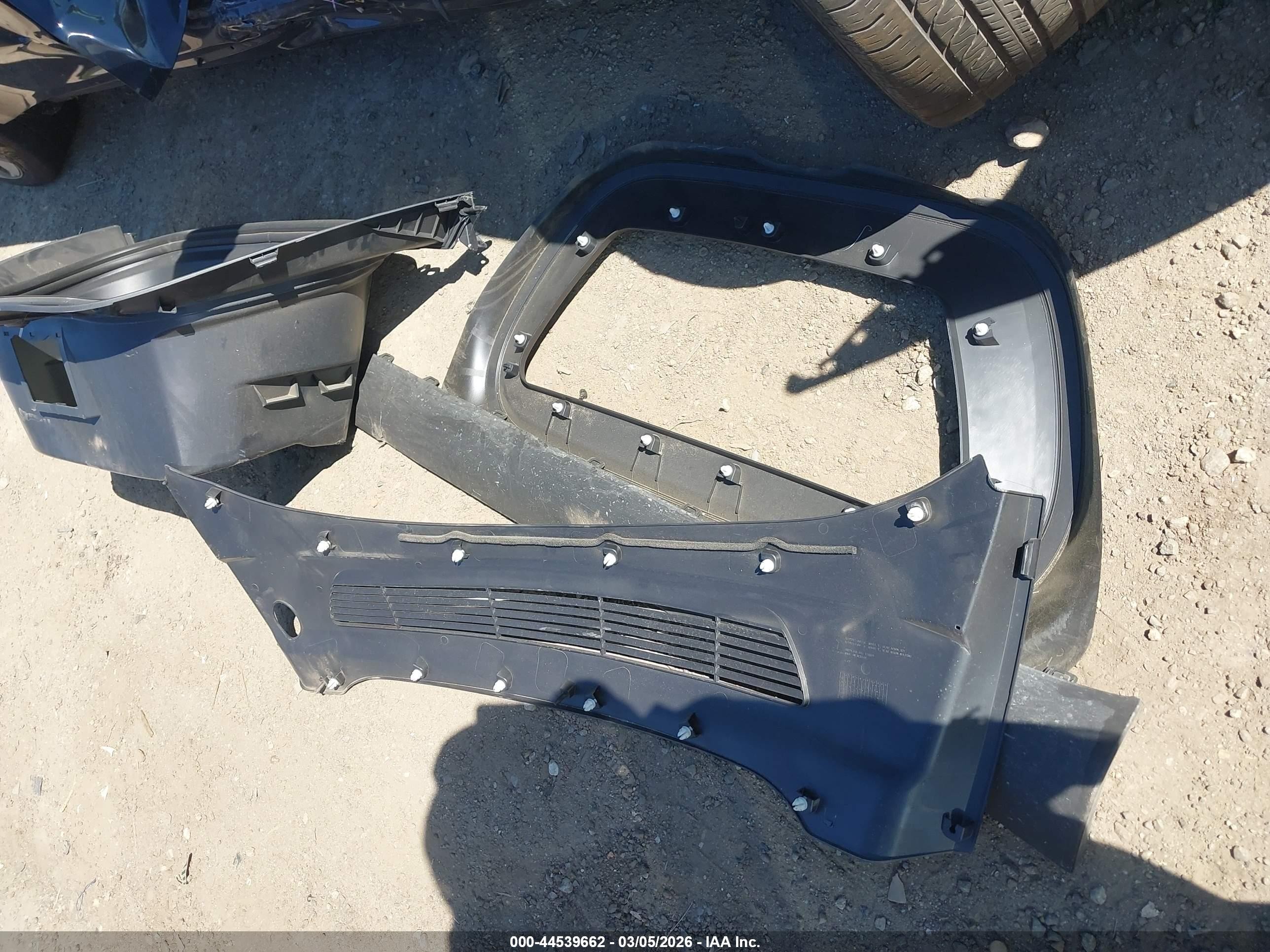 2024 Tesla Model Y Long Range Single Motor Rear-wheel Drive/rwd Gray vin: 7SAYGDED8RF011248