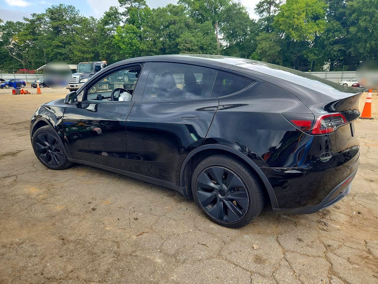 2025 Tesla Model Y Черный vin: 7SAYGDED8SA350238