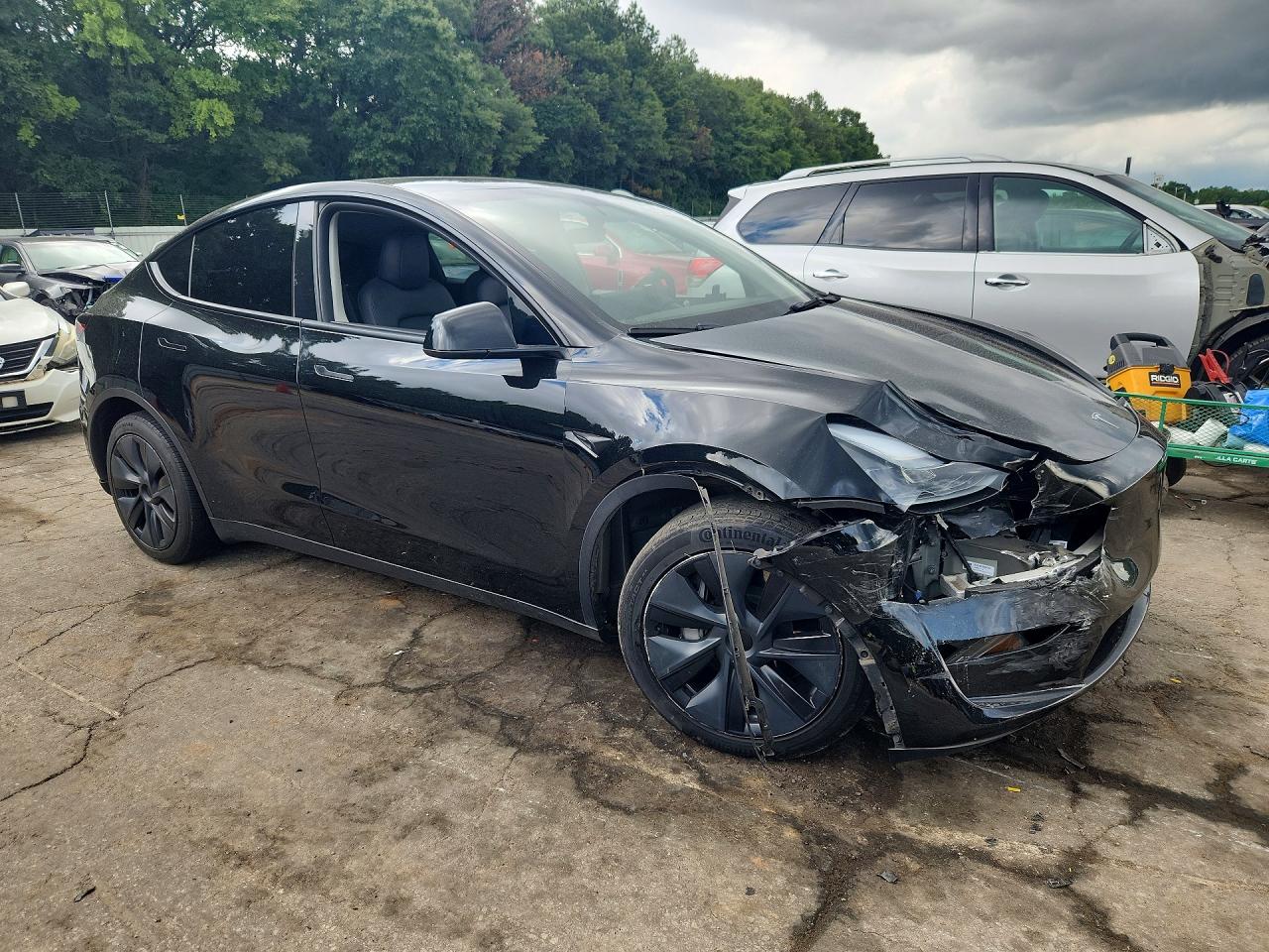 2025 Tesla Model Y Черный vin: 7SAYGDED8SA350238