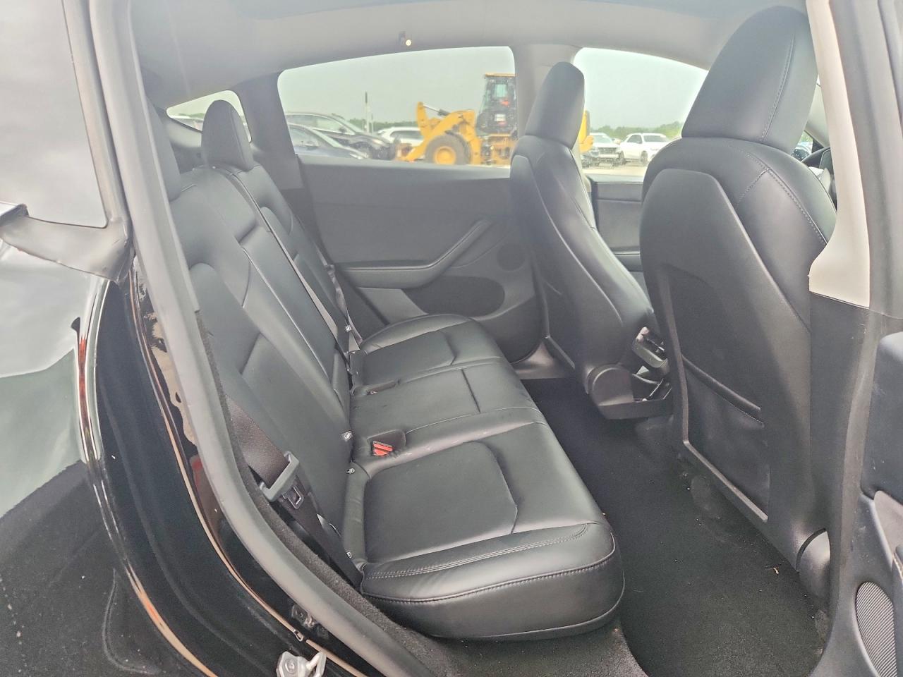 2025 Tesla Model Y Черный vin: 7SAYGDED8SA350238