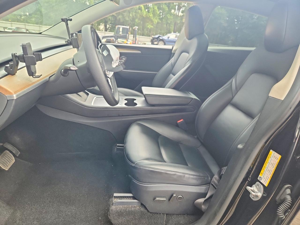 2025 Tesla Model Y Черный vin: 7SAYGDED8SA350238