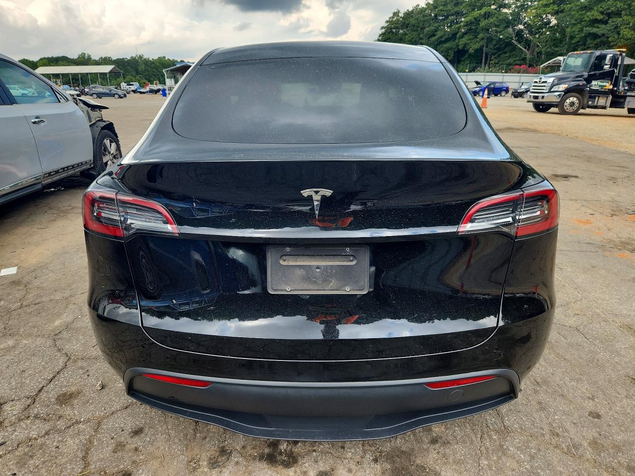 2025 Tesla Model Y Черный vin: 7SAYGDED8SA350238