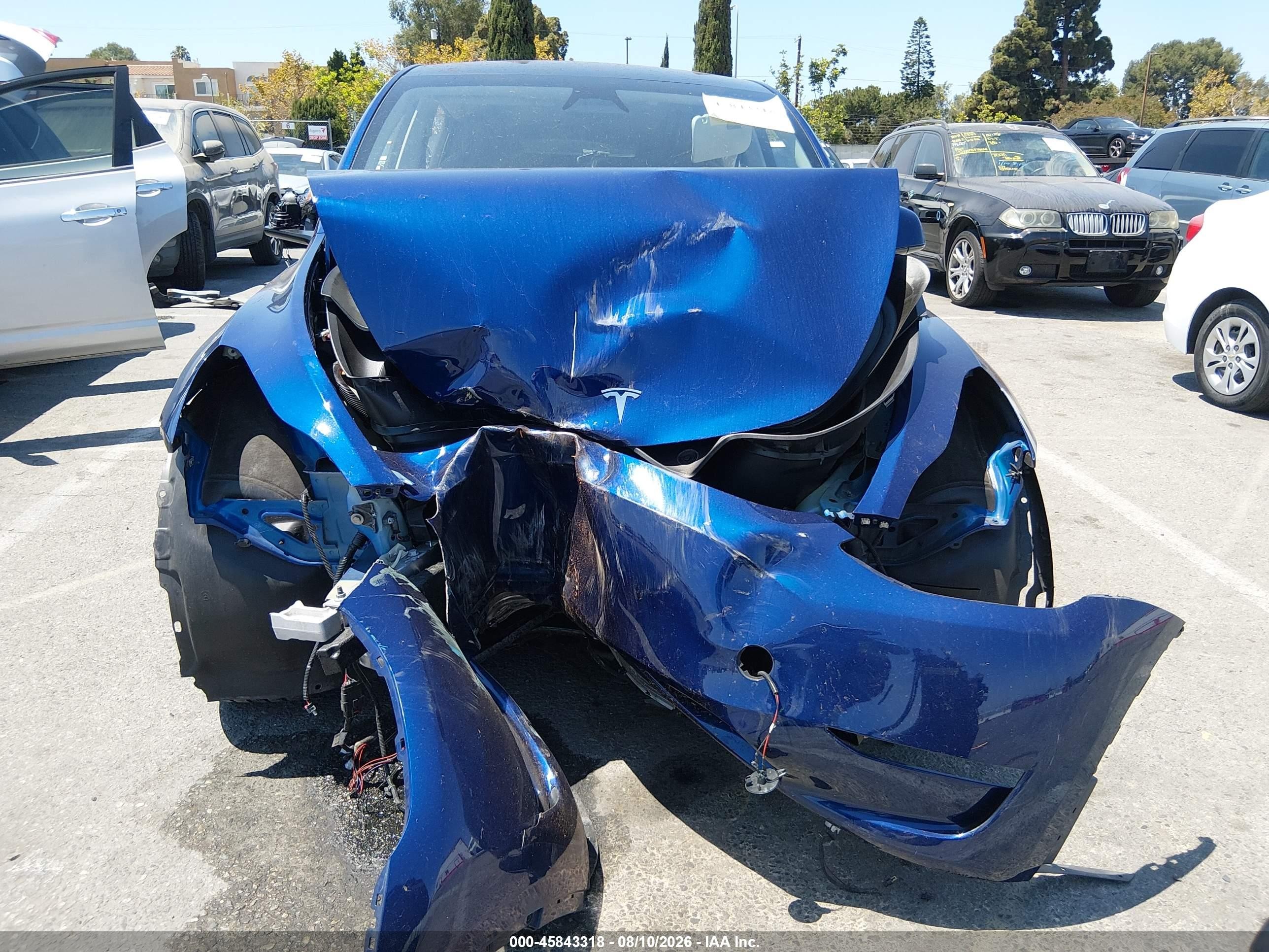 2025 Tesla Model Y Long Range Dual Motor Rear-wheel Drive Blue vin: 7SAYGDED8SF270649