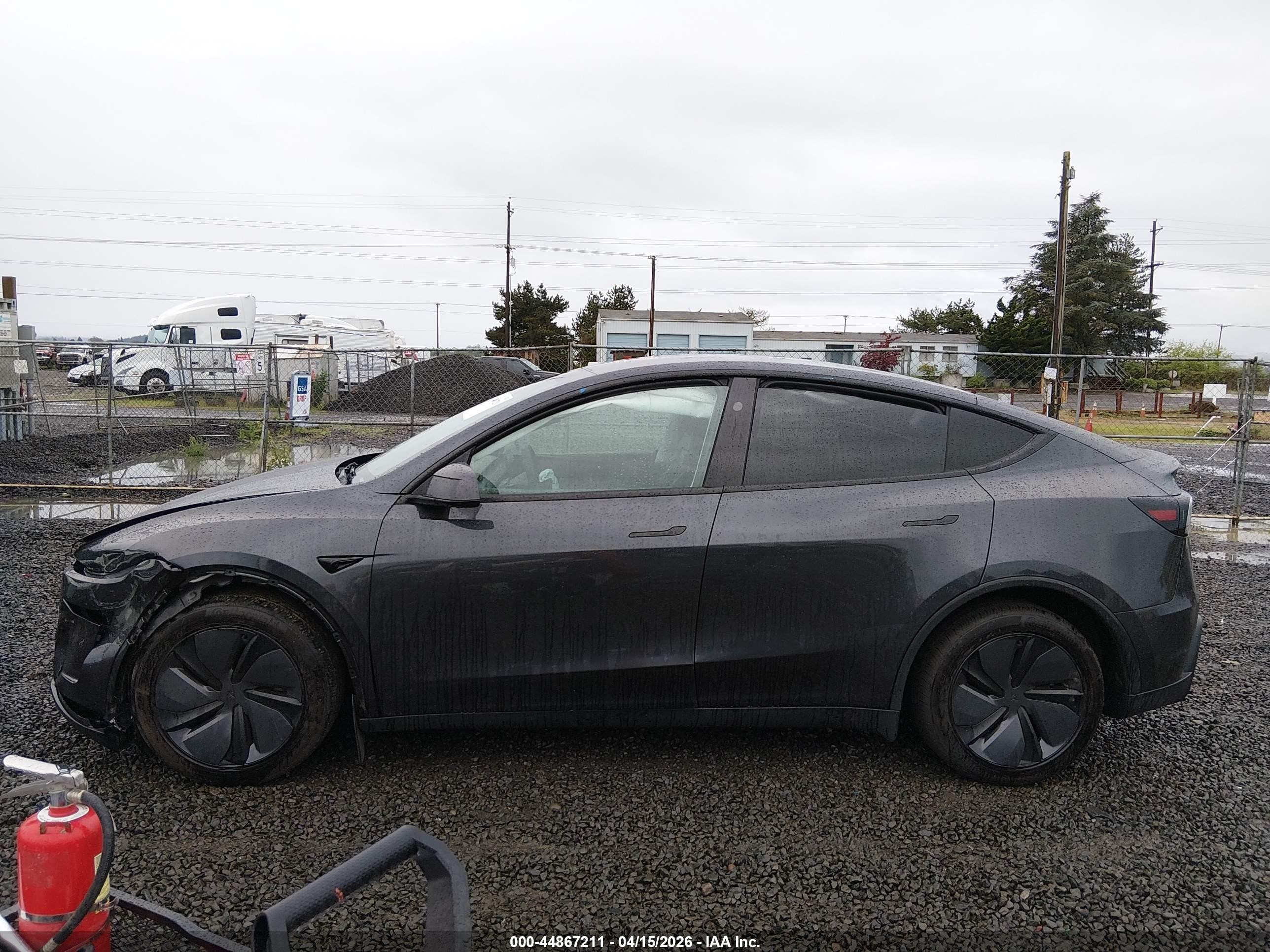 2026 Tesla Model Y Premium Rear-wheel Drive/standard Rear-wheel Drive Gray vin: 7SAYGDED8TF419286