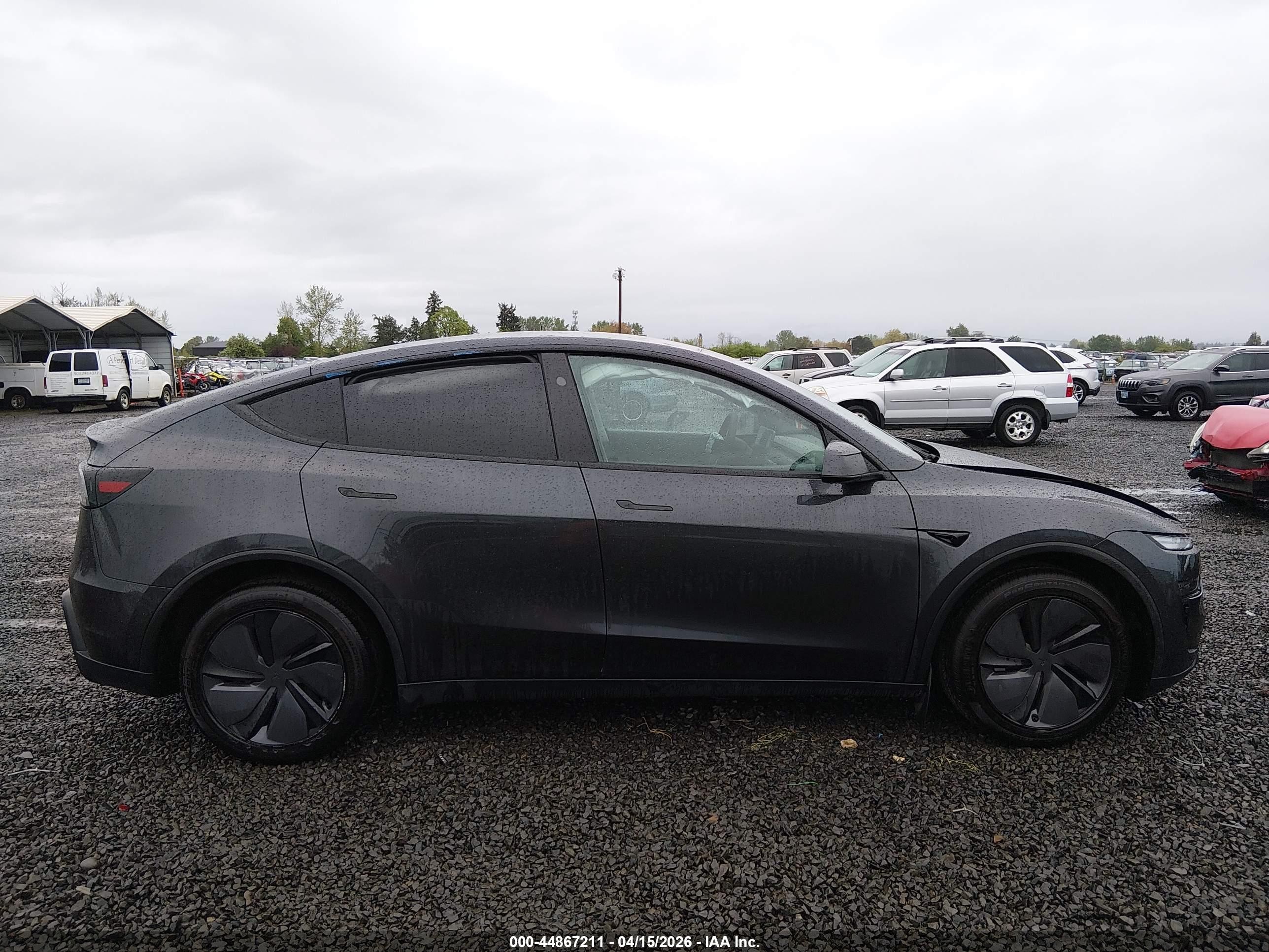 2026 Tesla Model Y Premium Rear-wheel Drive/standard Rear-wheel Drive Gray vin: 7SAYGDED8TF419286