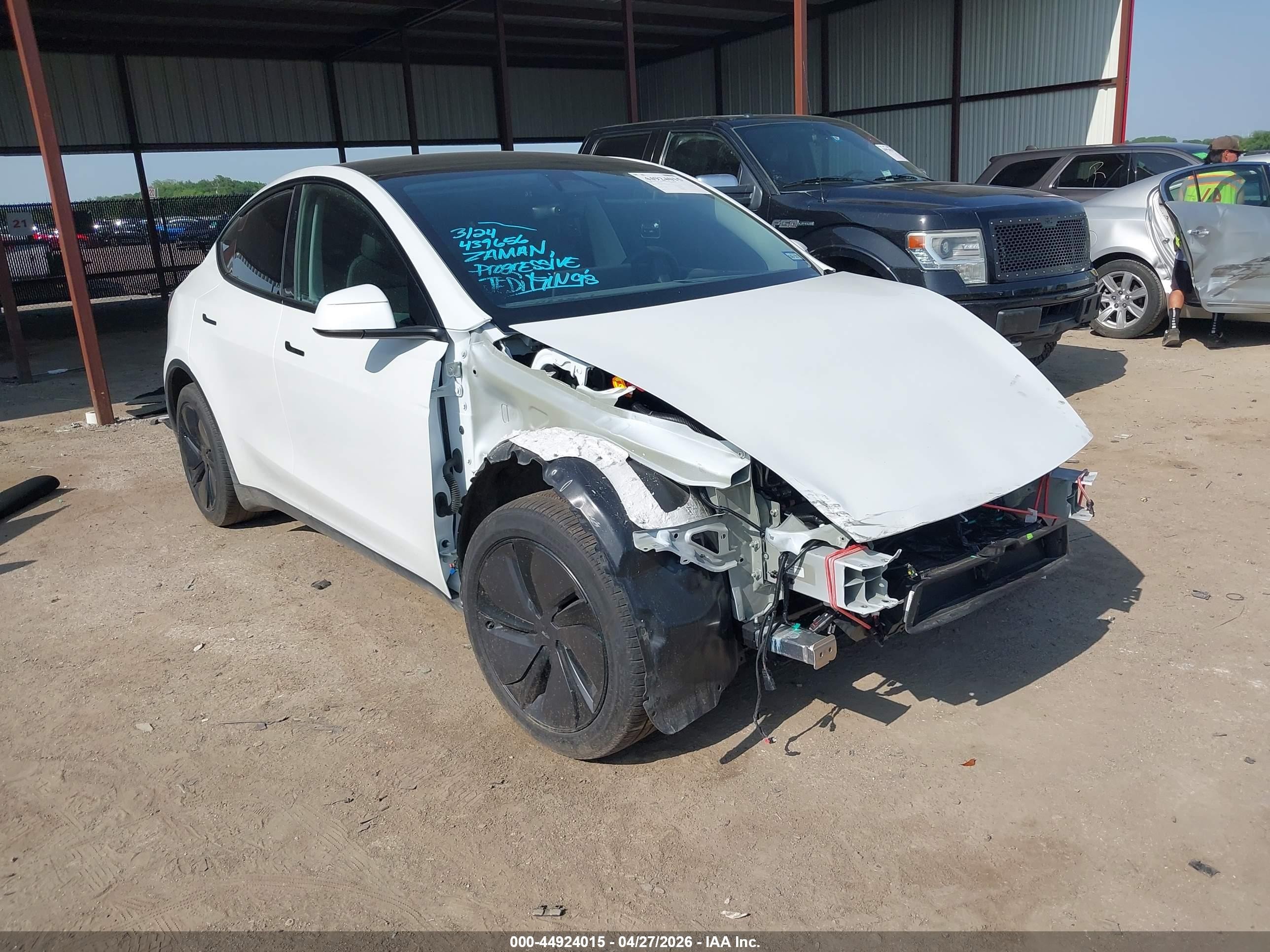 2026 Tesla Model Y Premium Rear-wheel Drive/standard Rear-wheel Drive Белый vin: 7SAYGDED9TA439656