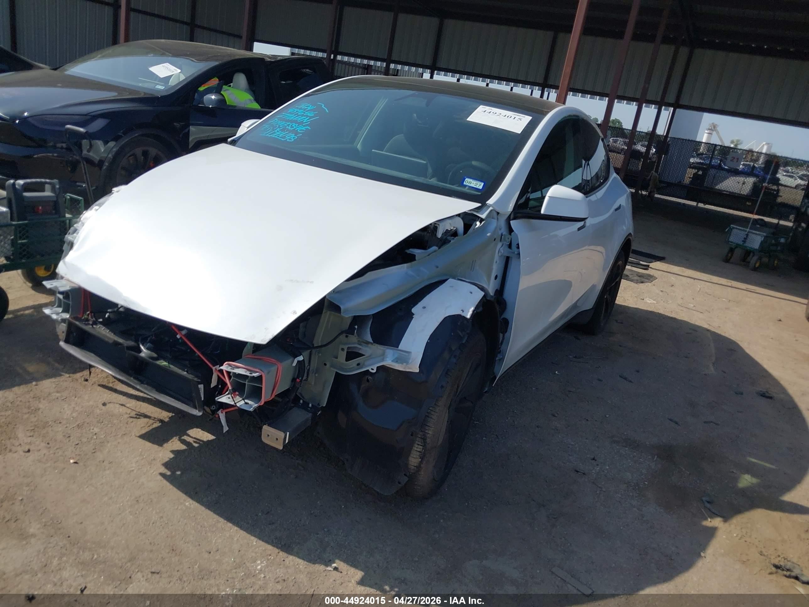 2026 Tesla Model Y Premium Rear-wheel Drive/standard Rear-wheel Drive White vin: 7SAYGDED9TA439656