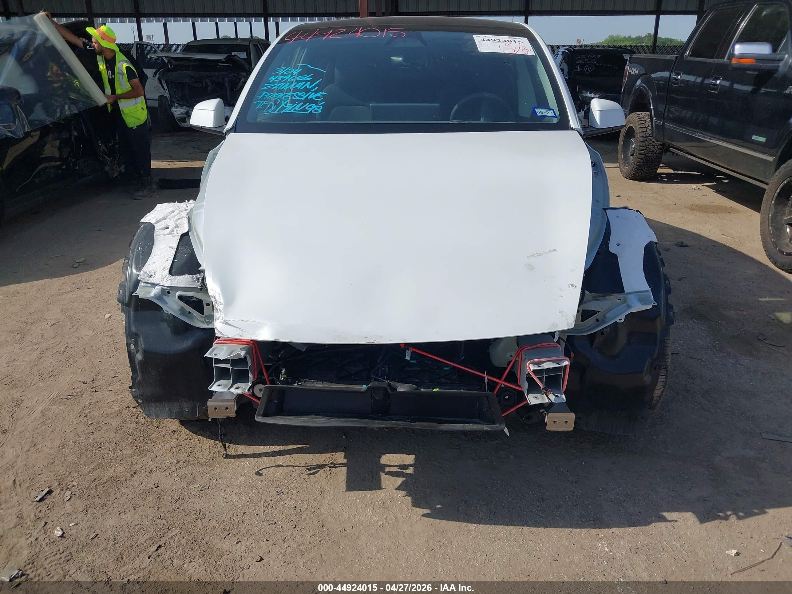 2026 Tesla Model Y Premium Rear-wheel Drive/standard Rear-wheel Drive White vin: 7SAYGDED9TA439656