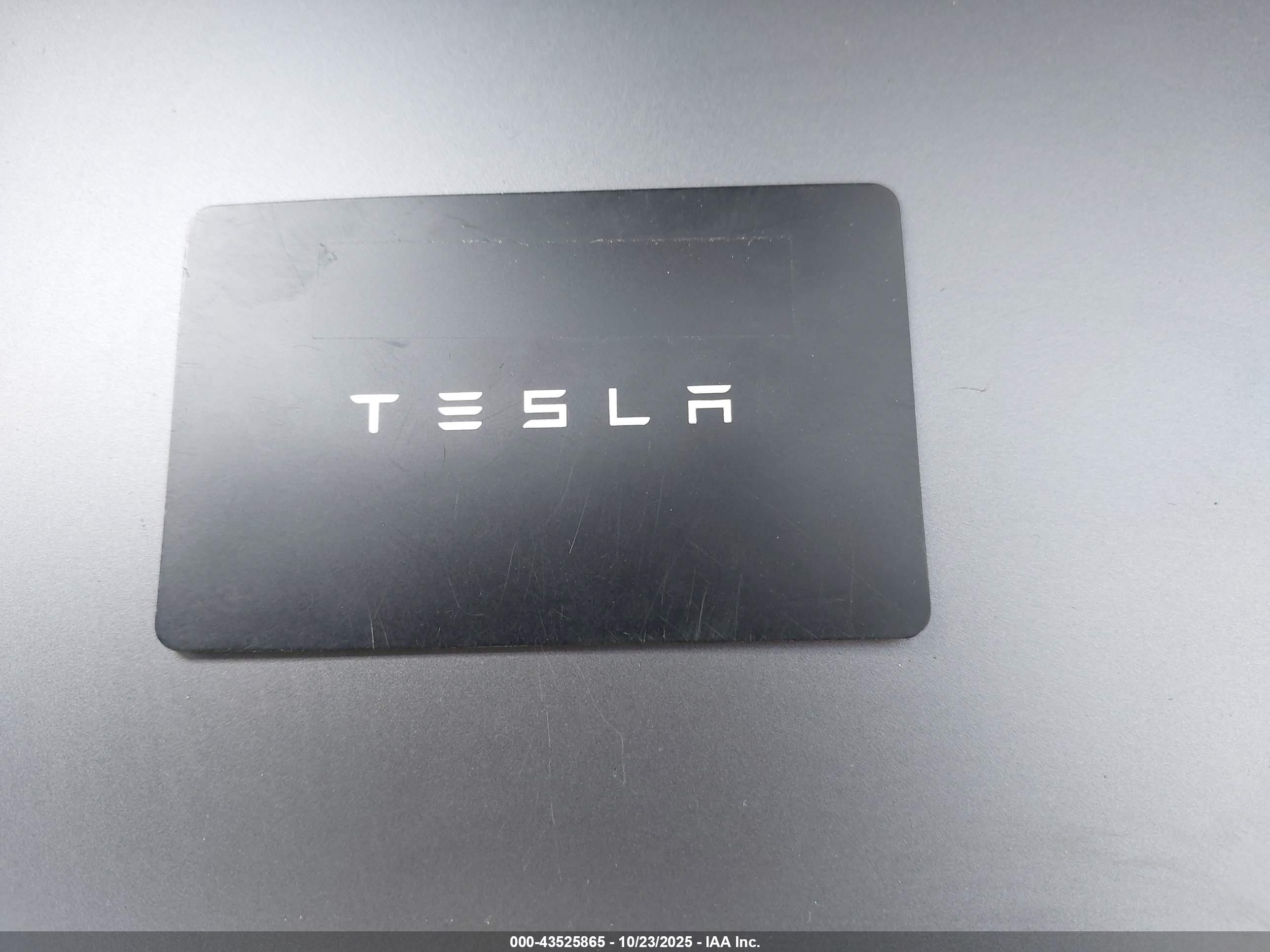 2024 Tesla Model Y Rwd Black vin: 7SAYGDEDXRF071712