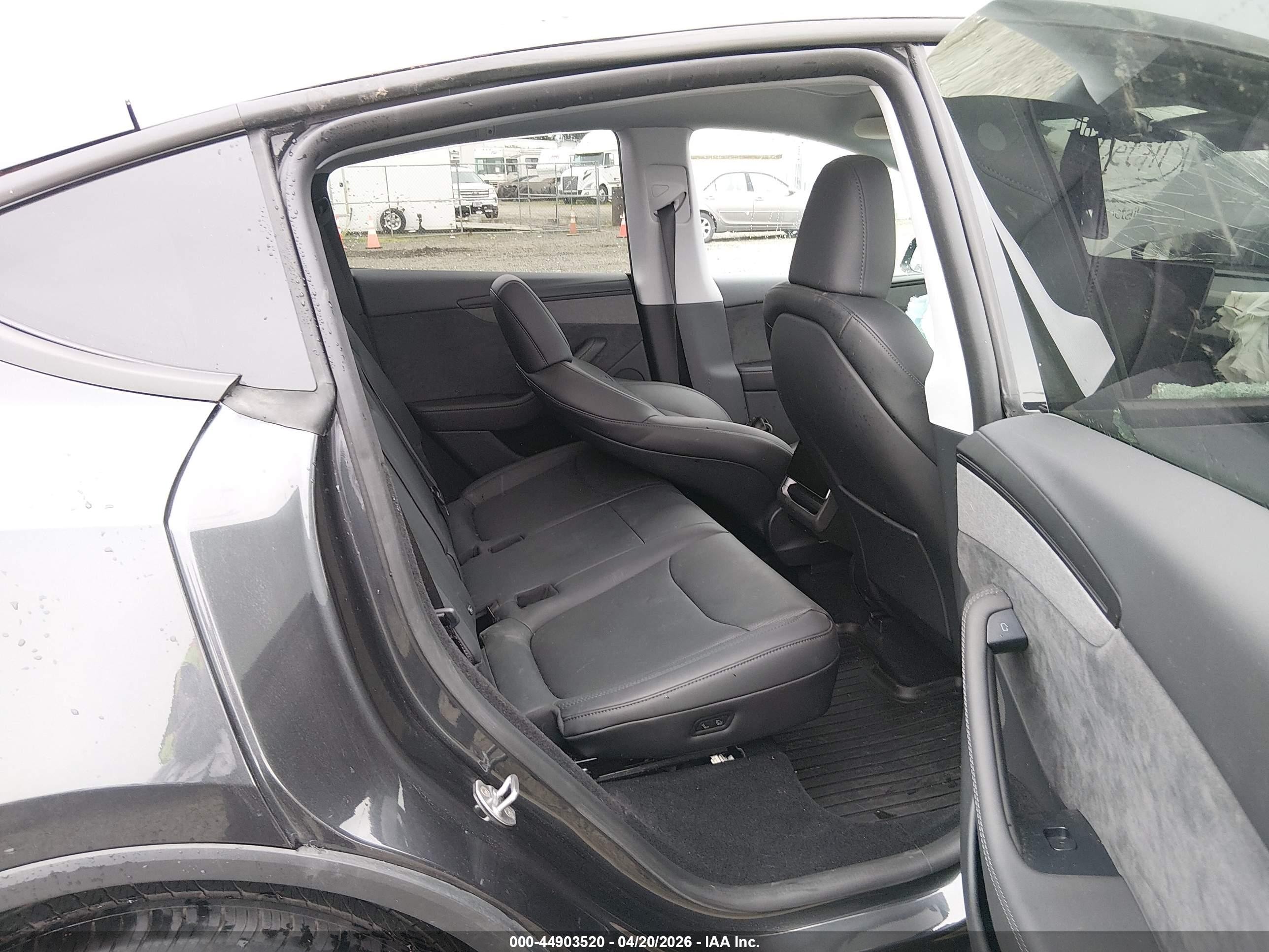 2026 Tesla Model Y Premium Rear-wheel Drive/standard Rear-wheel Drive Black vin: 7SAYGDEDXTF523293