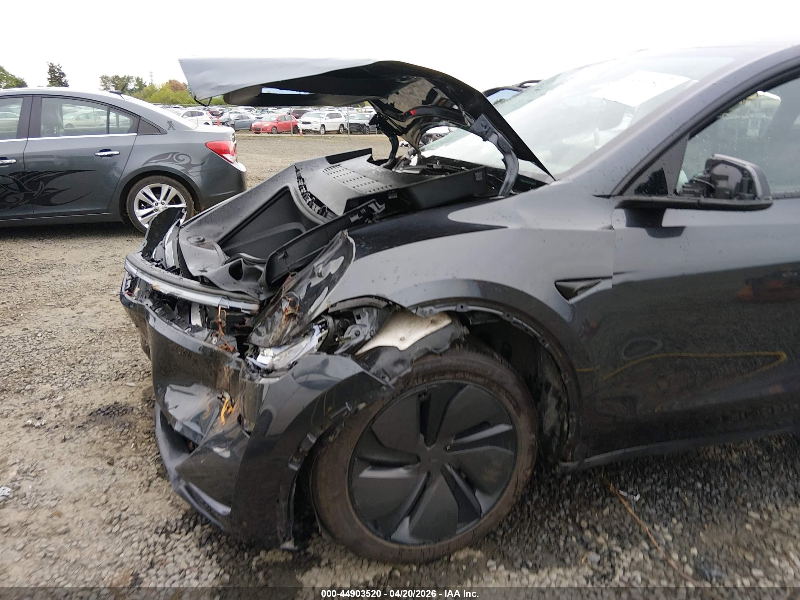 2026 Tesla Model Y Premium Rear-wheel Drive/standard Rear-wheel Drive Black vin: 7SAYGDEDXTF523293