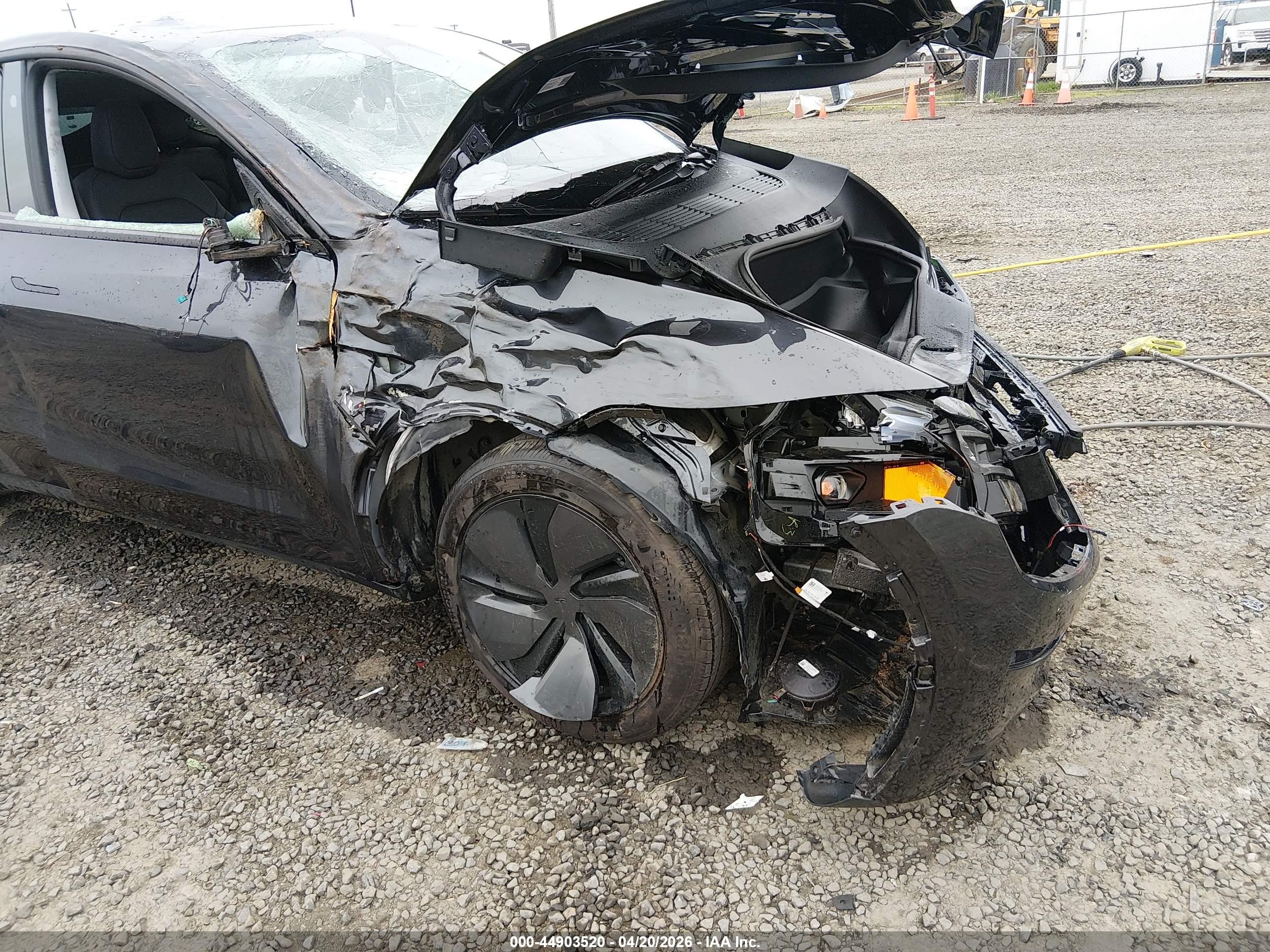 2026 Tesla Model Y Premium Rear-wheel Drive/standard Rear-wheel Drive Black vin: 7SAYGDEDXTF523293