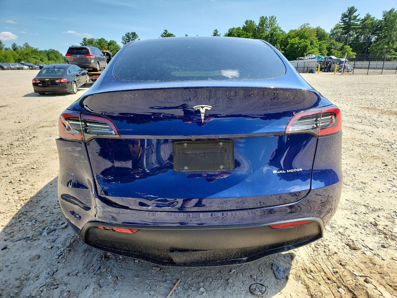 2022 Tesla Model Y Blue vin: 7SAYGDEE0NF368250